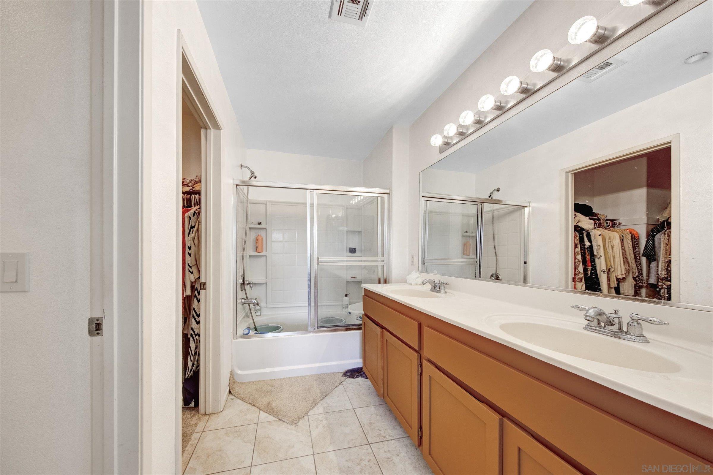 Detail Gallery Image 12 of 21 For 1583  Sumac Pl, Chula Vista,  CA 91915 - 3 Beds | 3 Baths