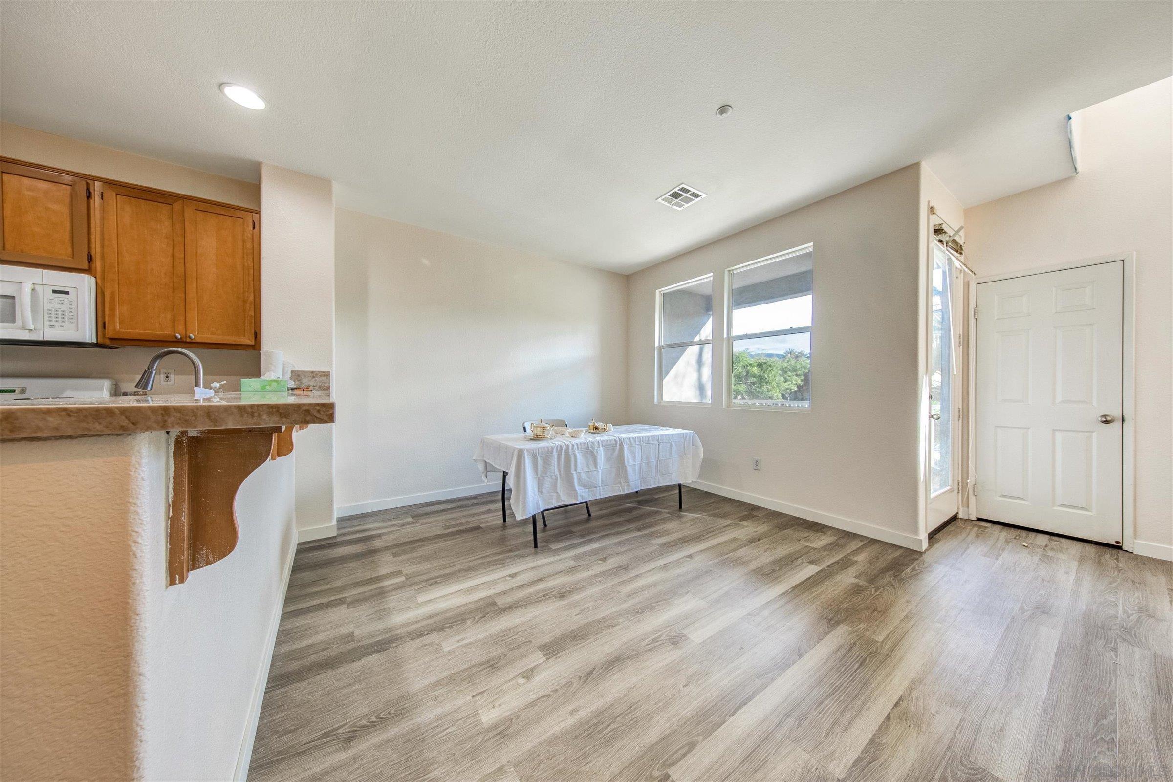 Detail Gallery Image 4 of 21 For 1583  Sumac Pl, Chula Vista,  CA 91915 - 3 Beds | 3 Baths