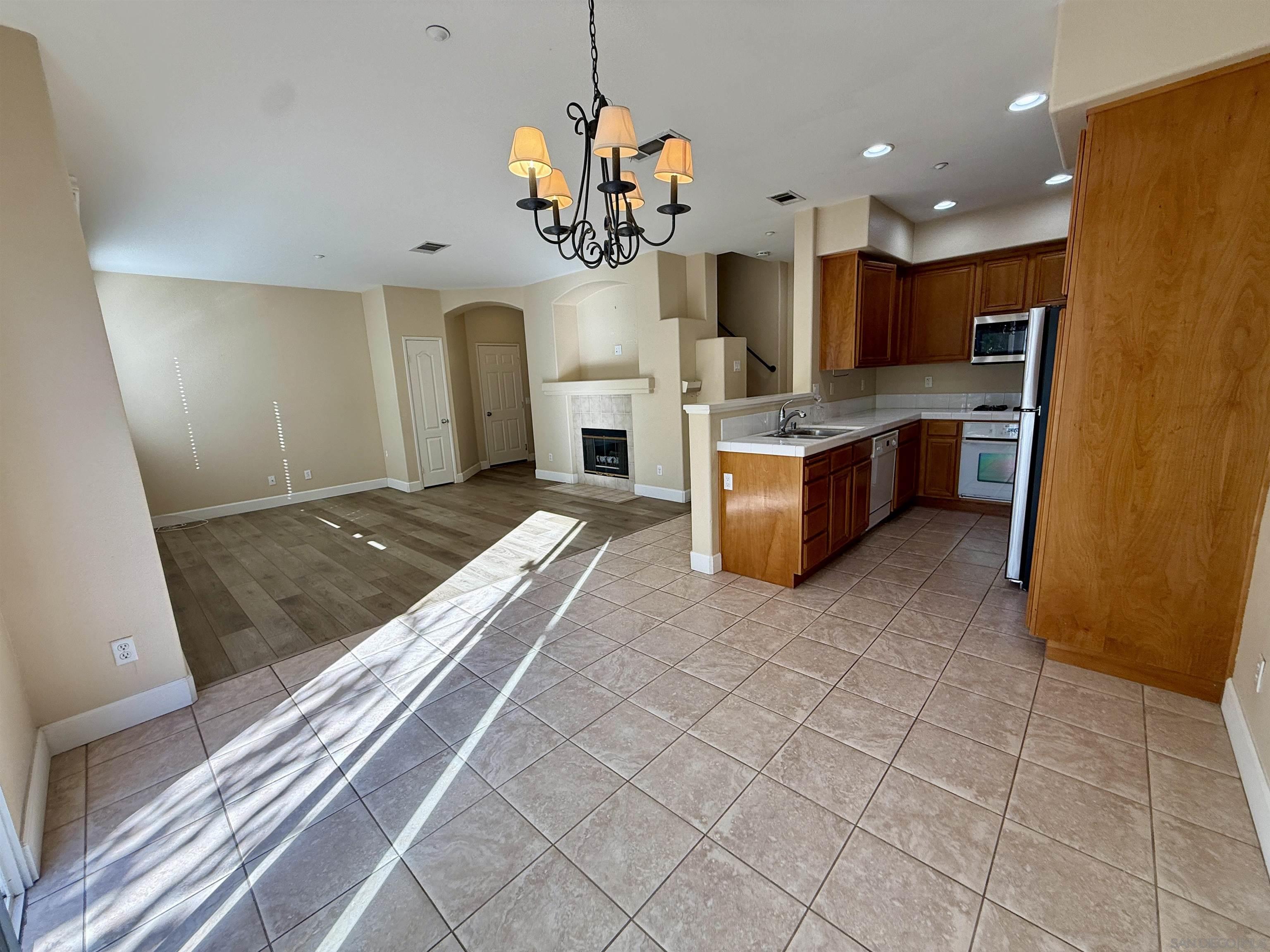 Detail Gallery Image 11 of 50 For 6471  Terraza Portico, Carlsbad,  CA 92009 - 3 Beds | 2/1 Baths