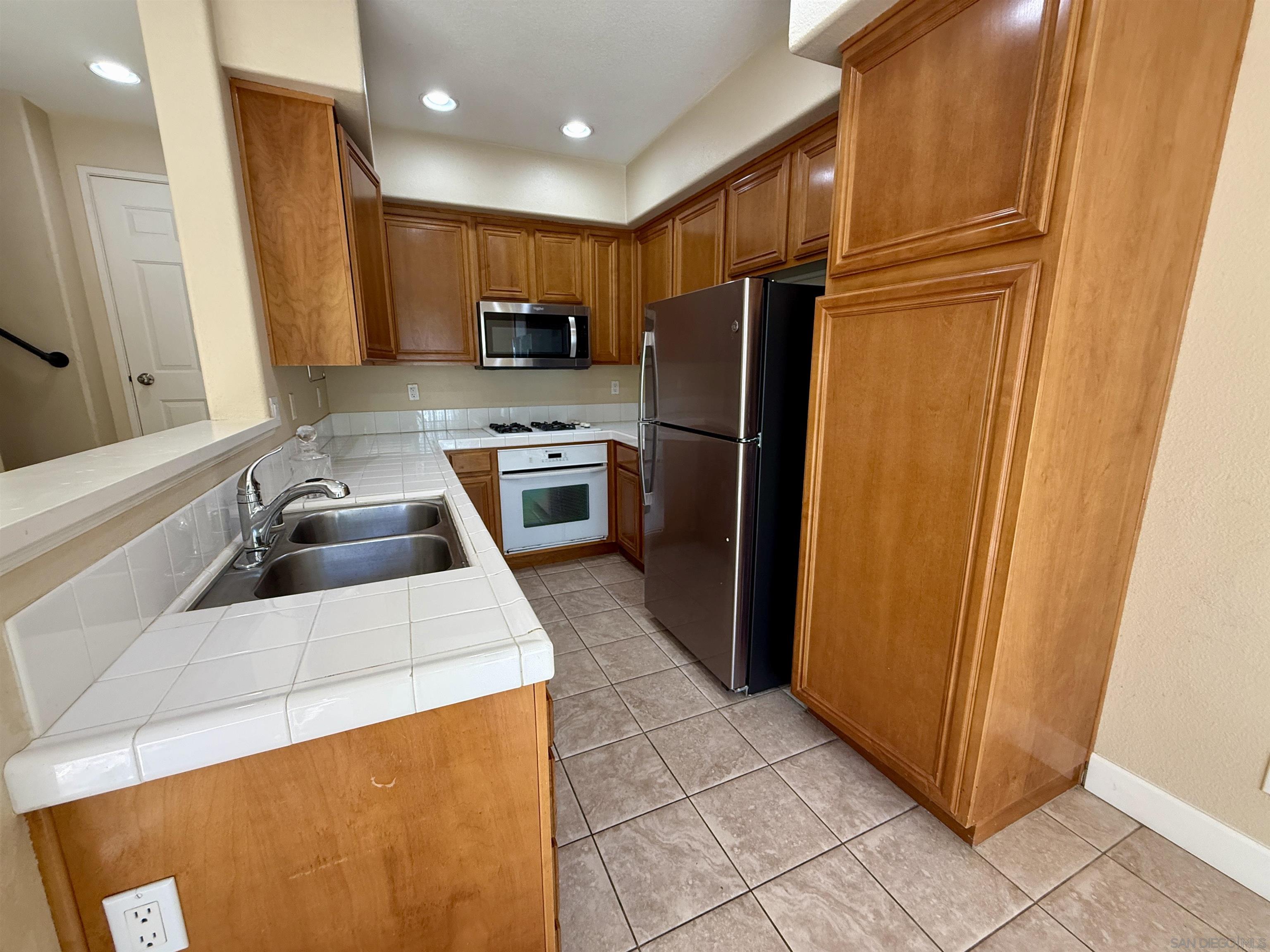 Detail Gallery Image 9 of 50 For 6471  Terraza Portico, Carlsbad,  CA 92009 - 3 Beds | 2/1 Baths