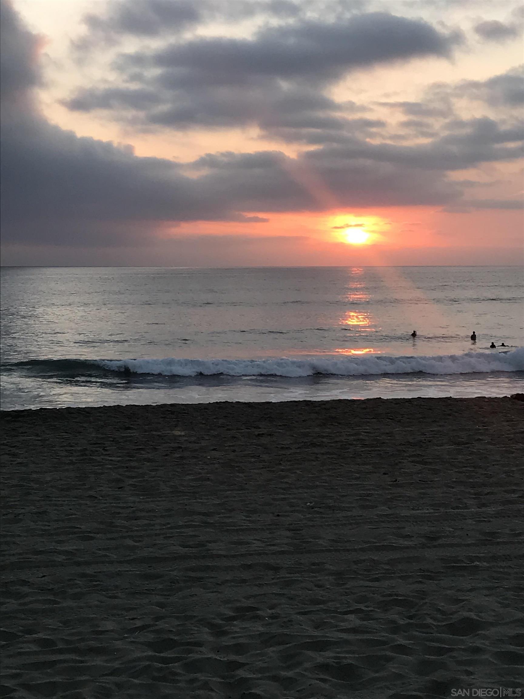 Detail Gallery Image 3 of 38 For 250  Redwood Ave, Carlsbad,  CA 92008 - 3 Beds | 2 Baths