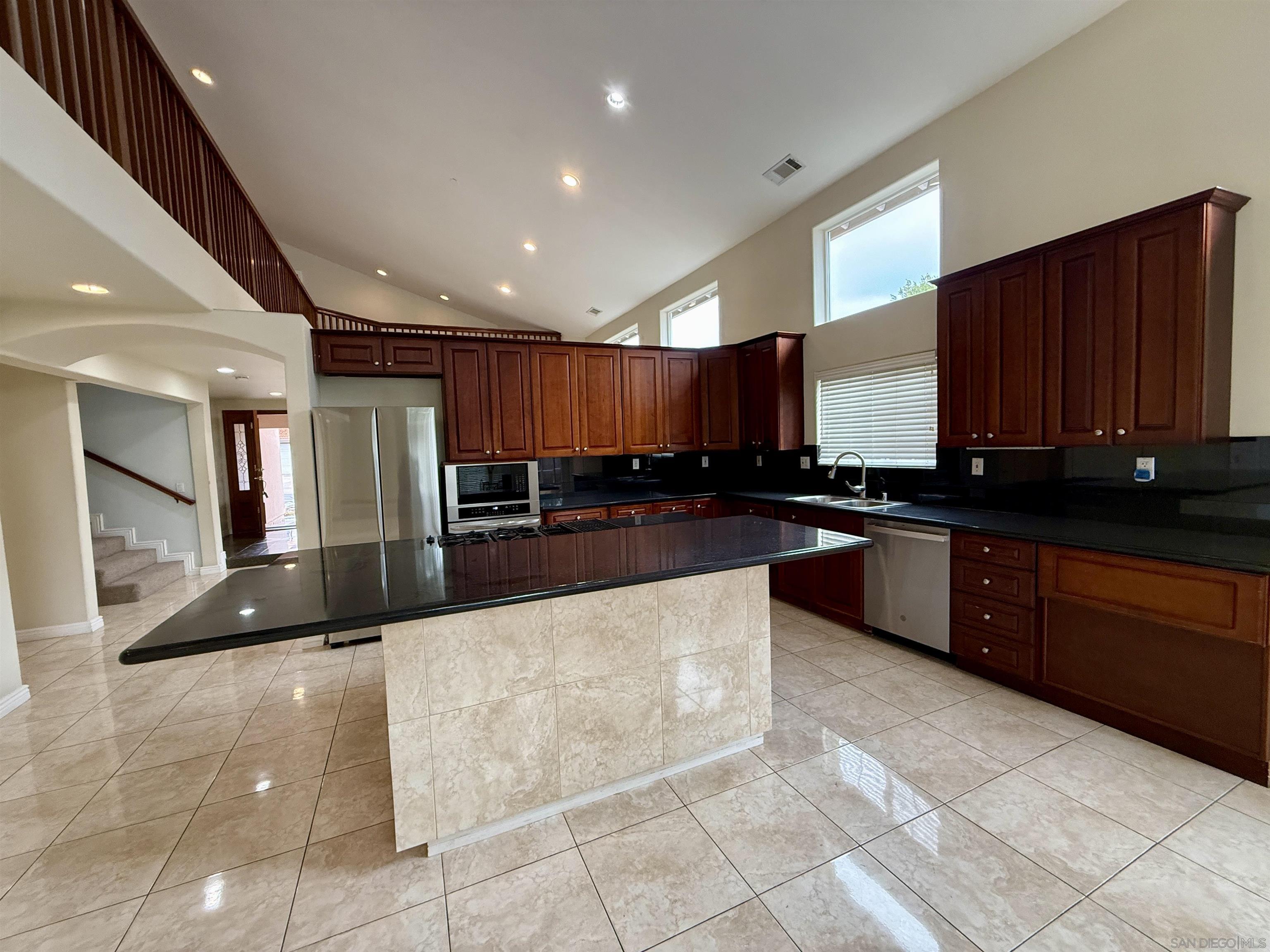 Detail Gallery Image 3 of 65 For 12665  Sundance Ave, San Diego,  CA 92129 - 7 Beds | 4 Baths