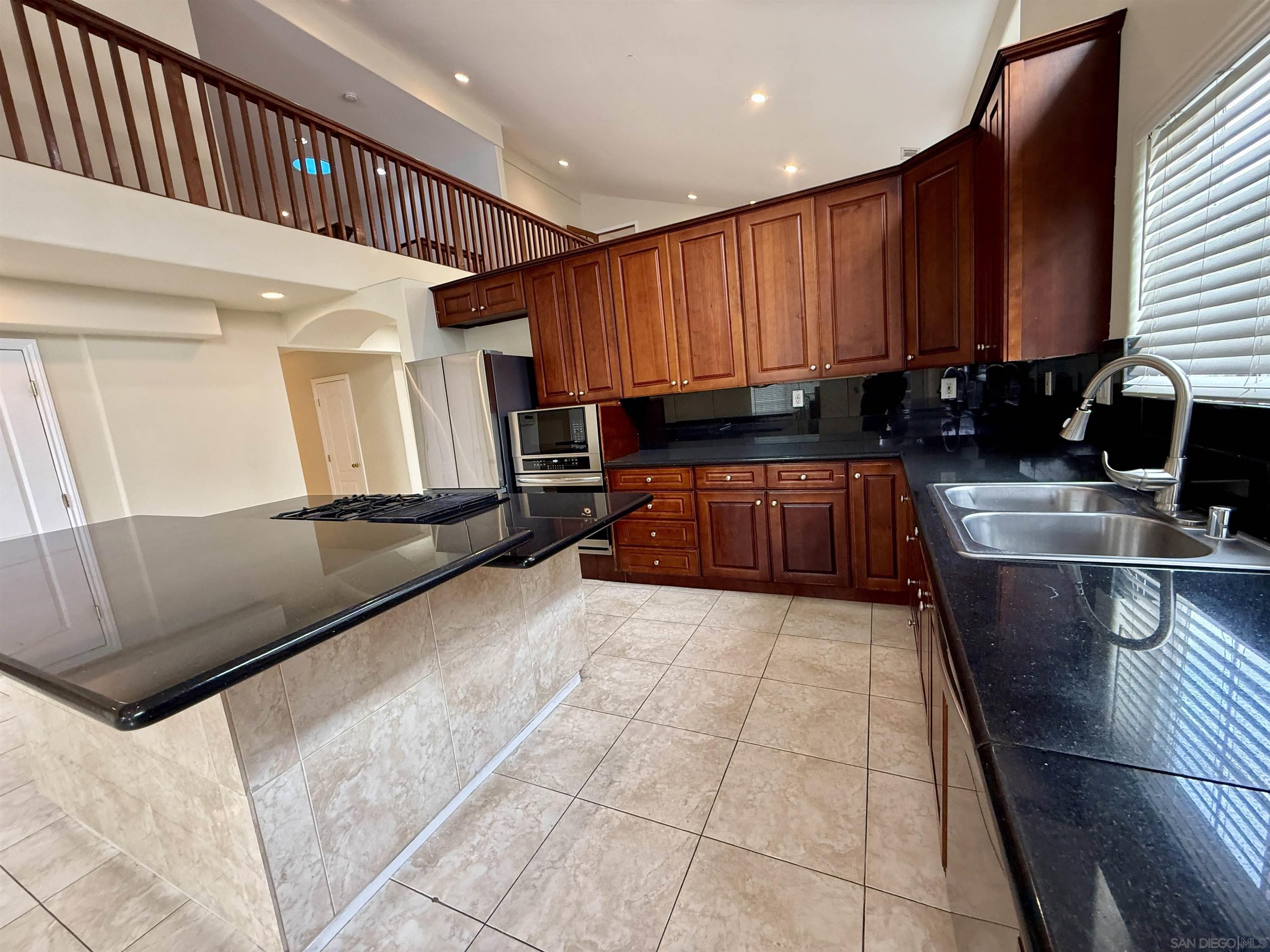 Detail Gallery Image 4 of 65 For 12665  Sundance Ave, San Diego,  CA 92129 - 7 Beds | 4 Baths