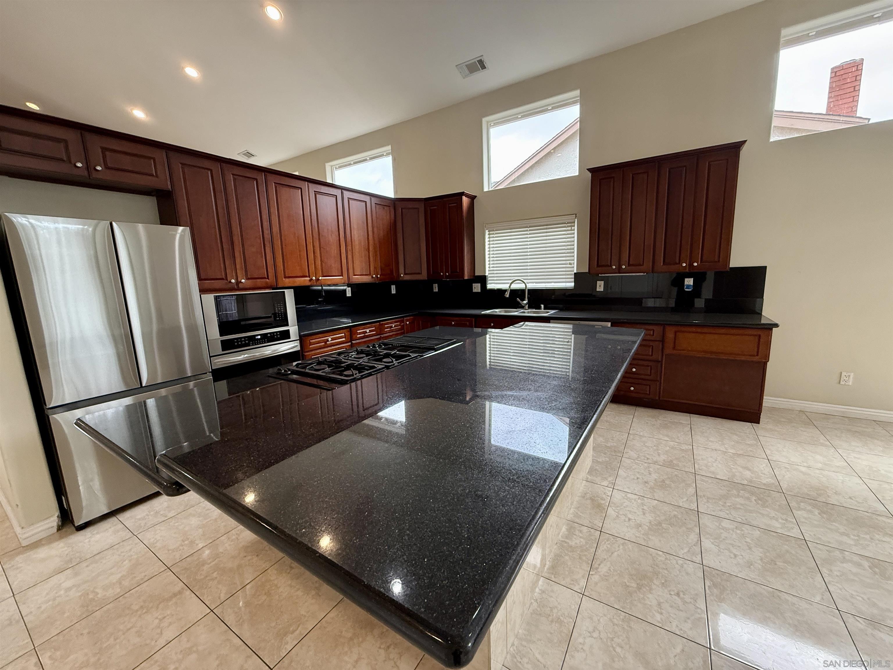 Detail Gallery Image 9 of 65 For 12665  Sundance Ave, San Diego,  CA 92129 - 7 Beds | 4 Baths