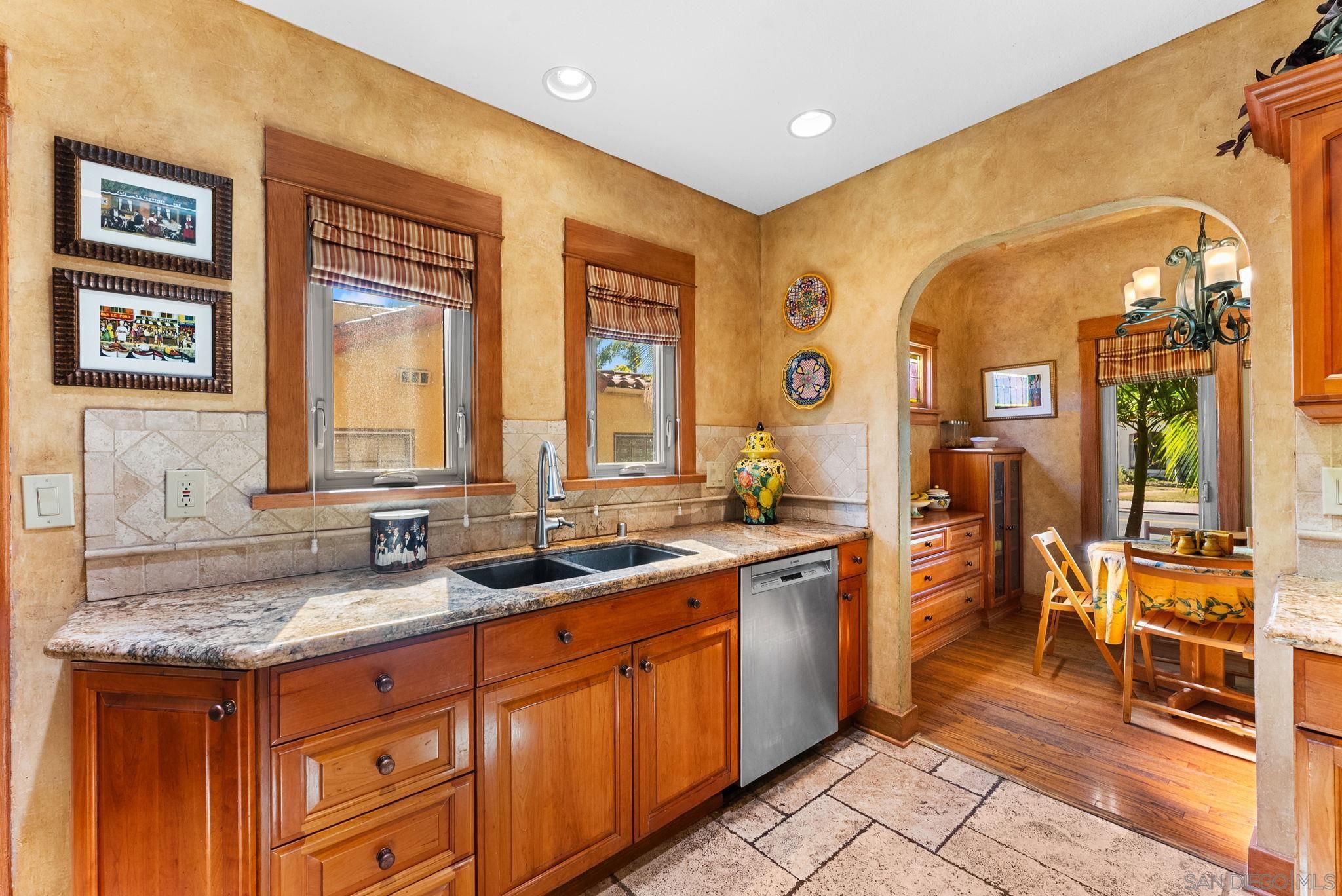 Detail Gallery Image 12 of 48 For 4965  Marlborough Drive, San Diego,  CA 92116 - 3 Beds | 2 Baths