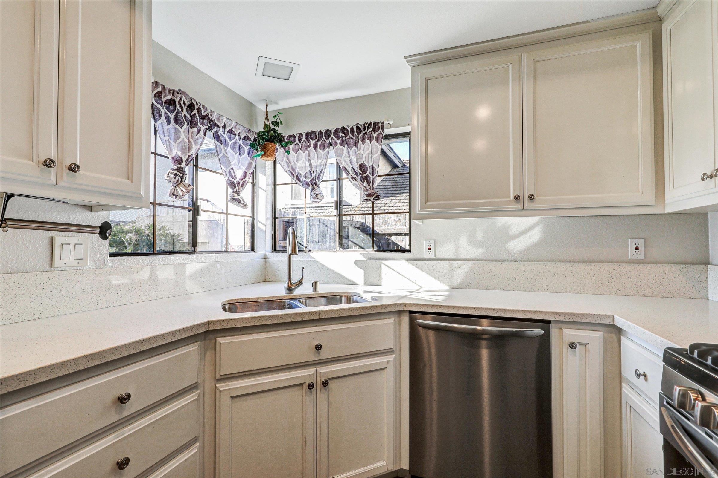 Detail Gallery Image 11 of 27 For 9488  Hiker Hill Rd, San Diego,  CA 92129 - 2 Beds | 1/1 Baths