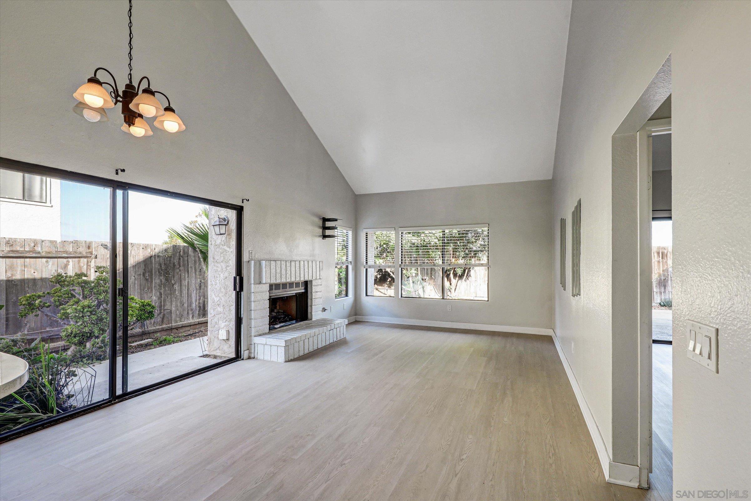 Detail Gallery Image 12 of 27 For 9488  Hiker Hill Rd, San Diego,  CA 92129 - 2 Beds | 1/1 Baths