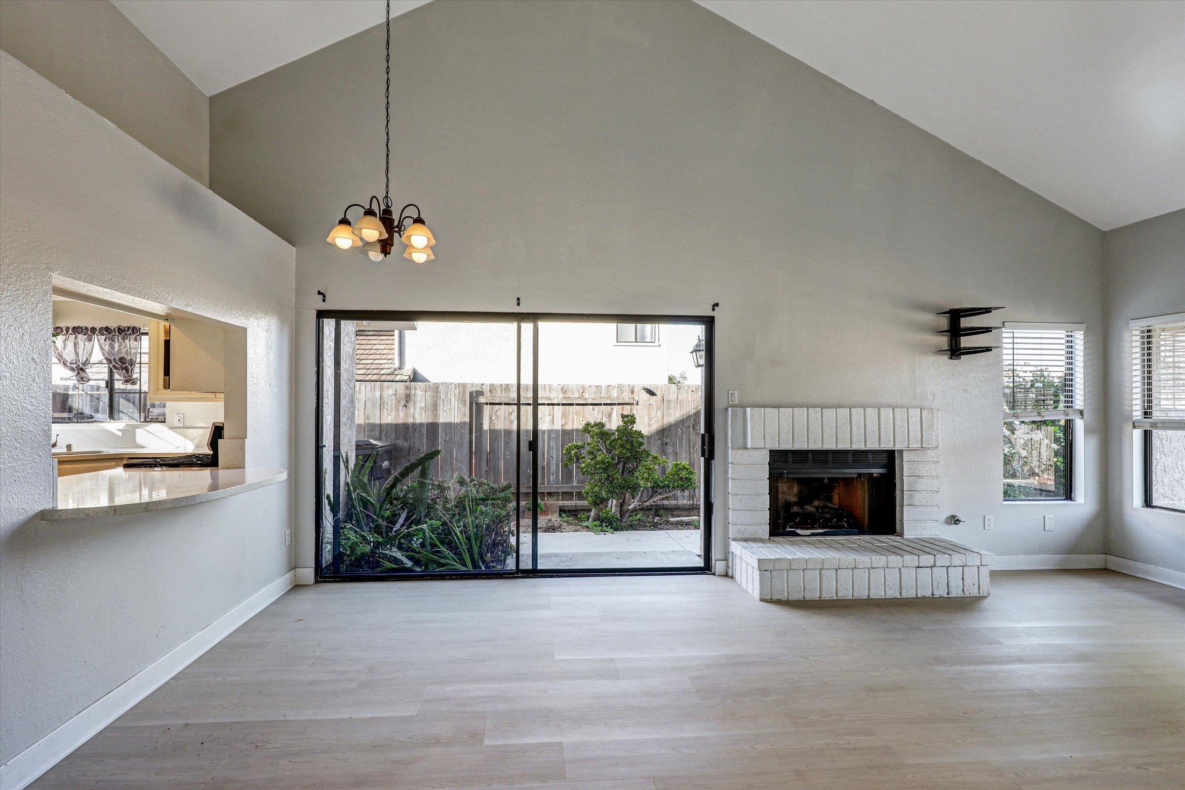 Detail Gallery Image 14 of 27 For 9488  Hiker Hill Rd, San Diego,  CA 92129 - 2 Beds | 1/1 Baths