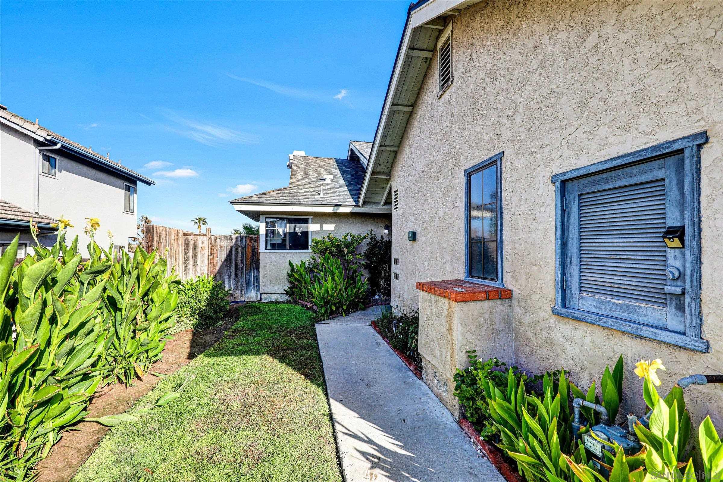 Detail Gallery Image 5 of 27 For 9488  Hiker Hill Rd, San Diego,  CA 92129 - 2 Beds | 1/1 Baths