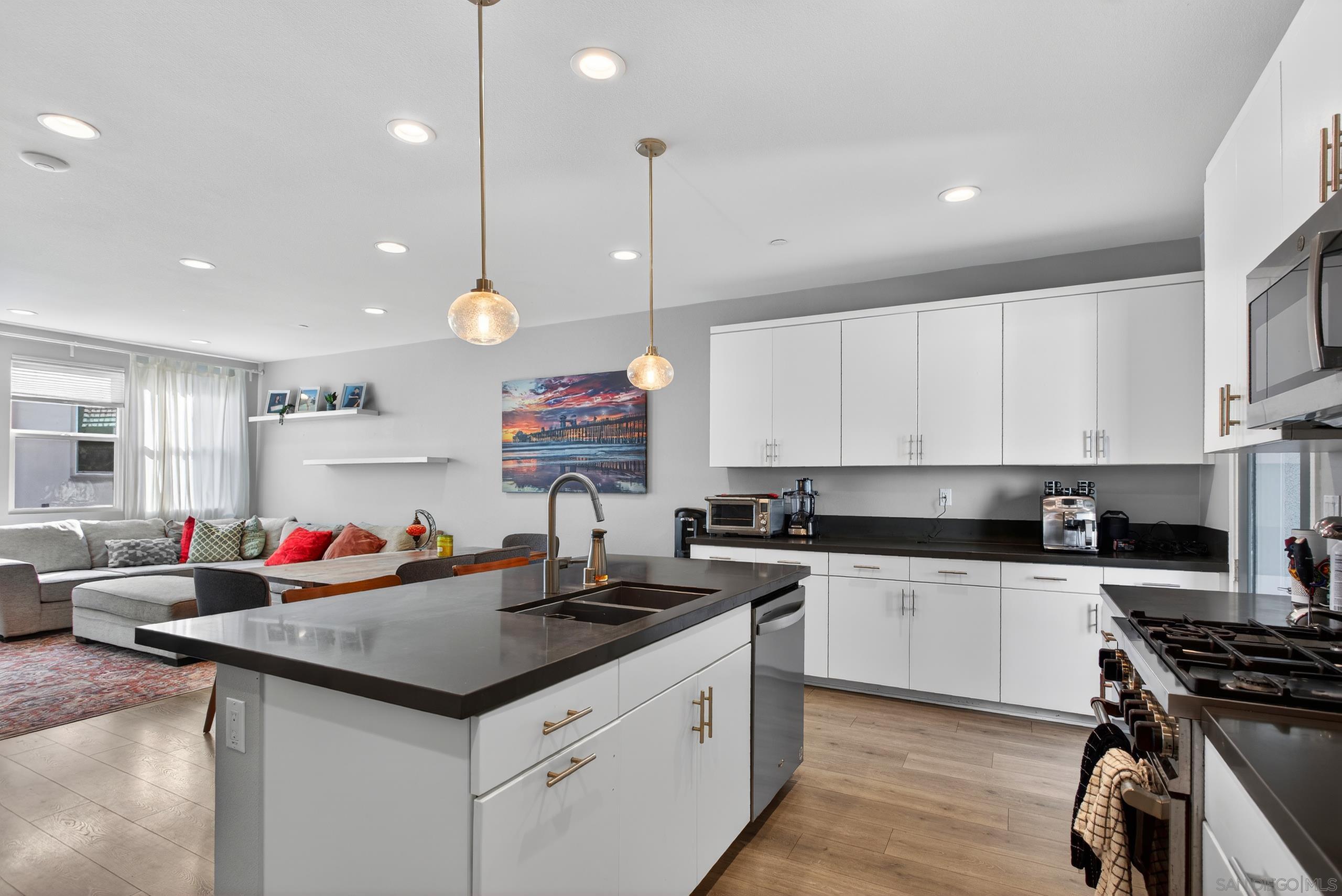 Detail Gallery Image 20 of 53 For 1566  Vista Del Mar  2, Oceanside,  CA 92054 - 3 Beds | 3/1 Baths