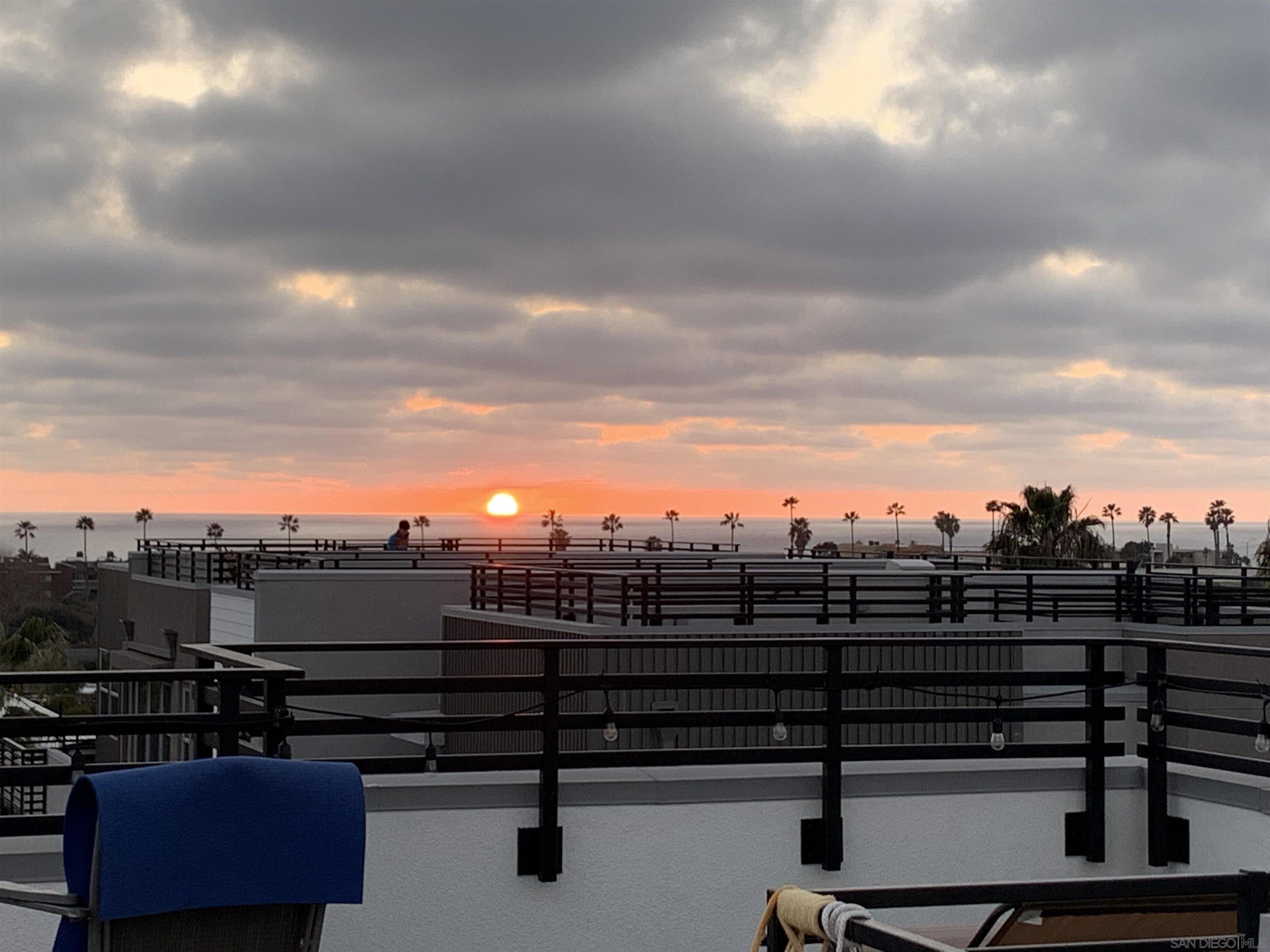 Detail Gallery Image 3 of 53 For 1566  Vista Del Mar  2, Oceanside,  CA 92054 - 3 Beds | 3/1 Baths