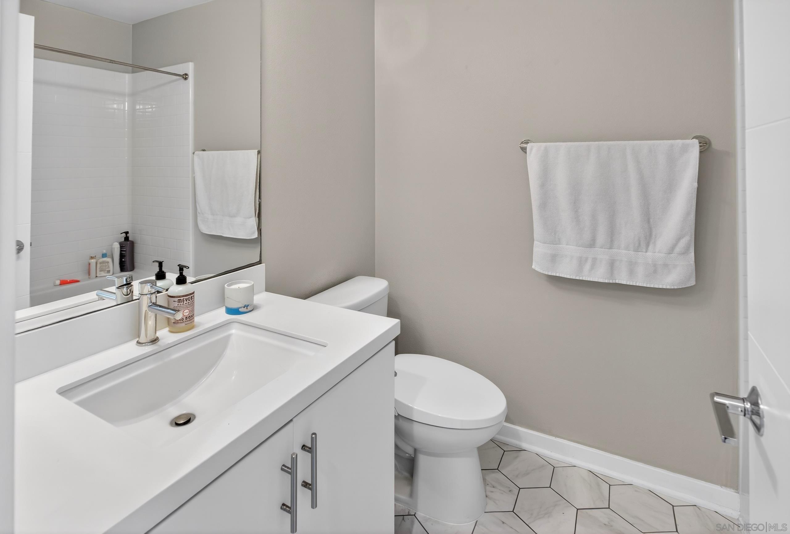 Detail Gallery Image 40 of 53 For 1566  Vista Del Mar  2, Oceanside,  CA 92054 - 3 Beds | 3/1 Baths