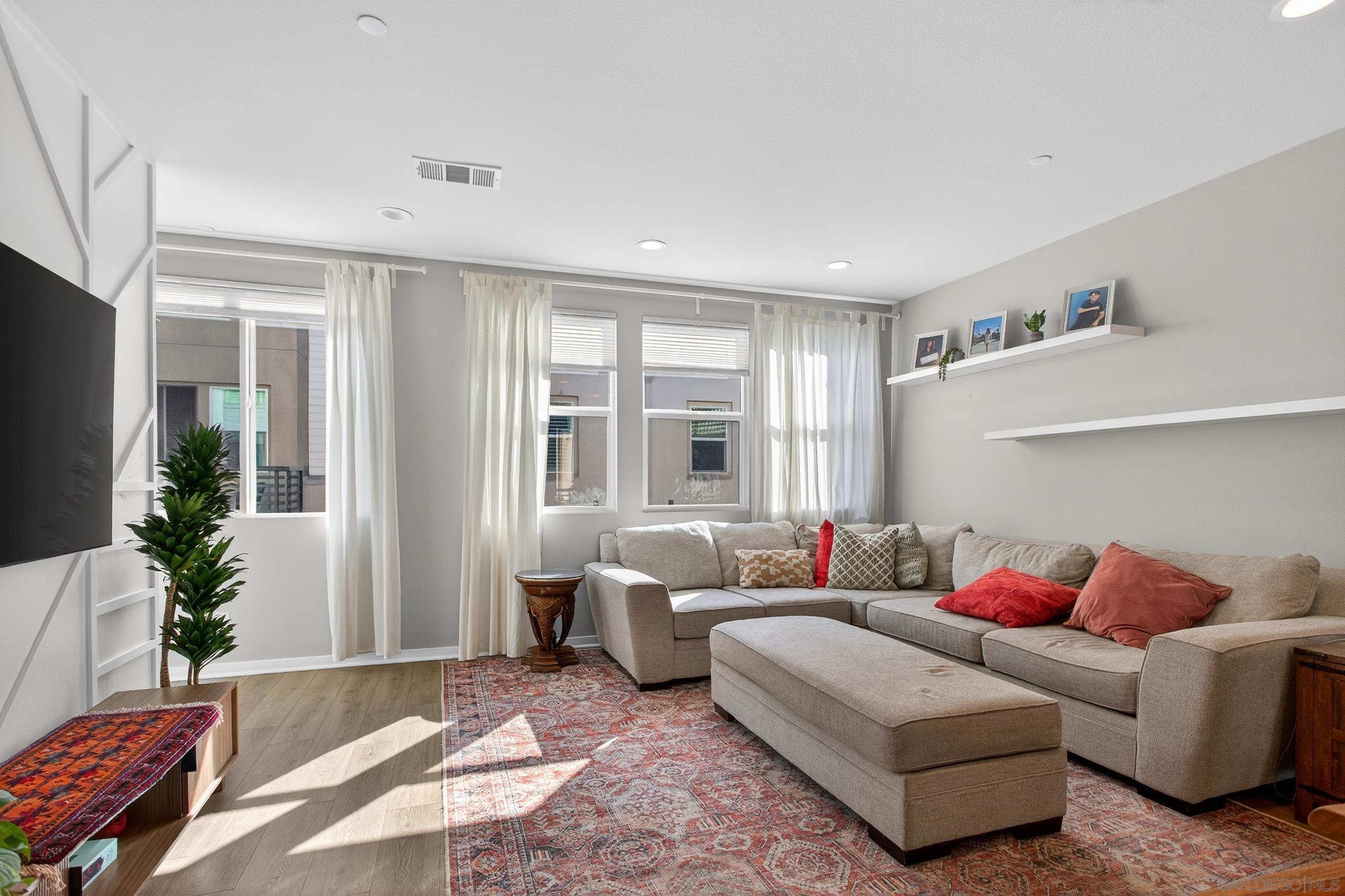 Detail Gallery Image 7 of 53 For 1566  Vista Del Mar  2, Oceanside,  CA 92054 - 3 Beds | 3/1 Baths