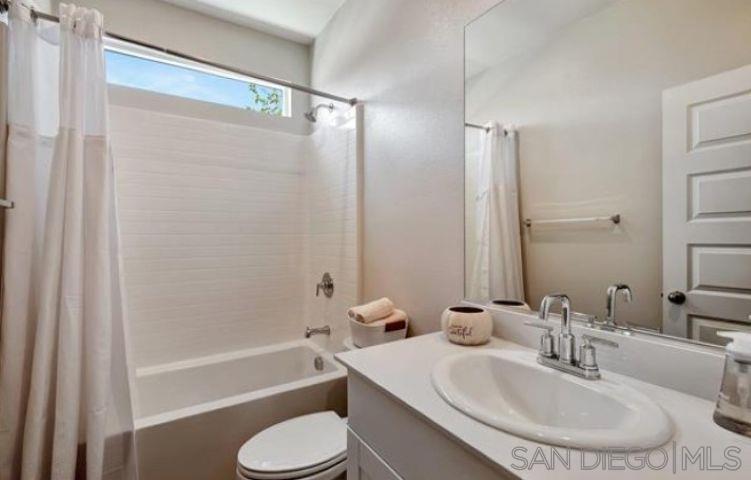 Detail Gallery Image 10 of 16 For 28229  Oak Perch Ct, Valley Center,  CA 92082 - 4 Beds | 3 Baths