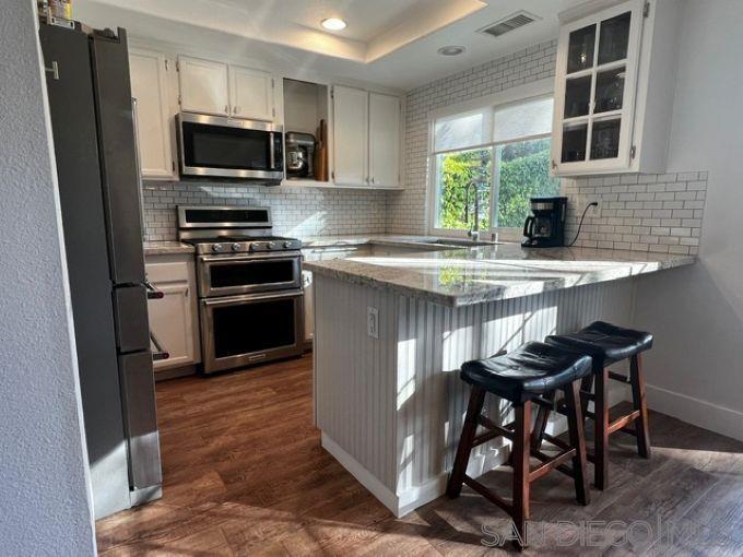 Detail Gallery Image 11 of 21 For 2626  Cove Ct, Vista,  CA 92081 - 3 Beds | 2/1 Baths