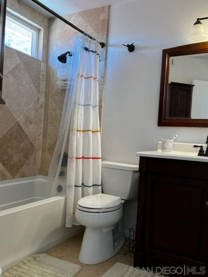 Detail Gallery Image 15 of 21 For 2626  Cove Ct, Vista,  CA 92081 - 3 Beds | 2/1 Baths