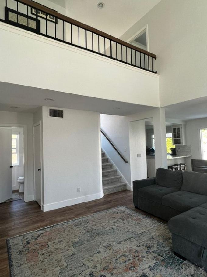 Detail Gallery Image 3 of 21 For 2626  Cove Ct, Vista,  CA 92081 - 3 Beds | 2/1 Baths