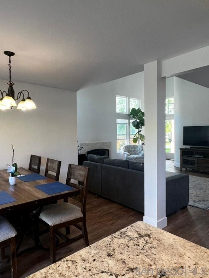 Detail Gallery Image 4 of 21 For 2626  Cove Ct, Vista,  CA 92081 - 3 Beds | 2/1 Baths