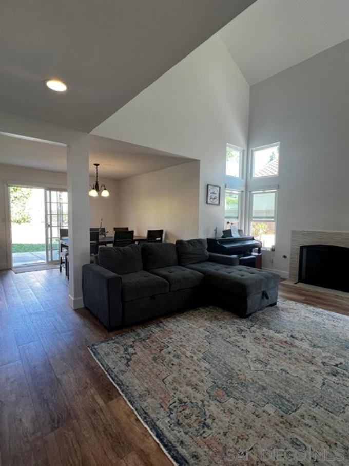 Detail Gallery Image 7 of 21 For 2626  Cove Ct, Vista,  CA 92081 - 3 Beds | 2/1 Baths