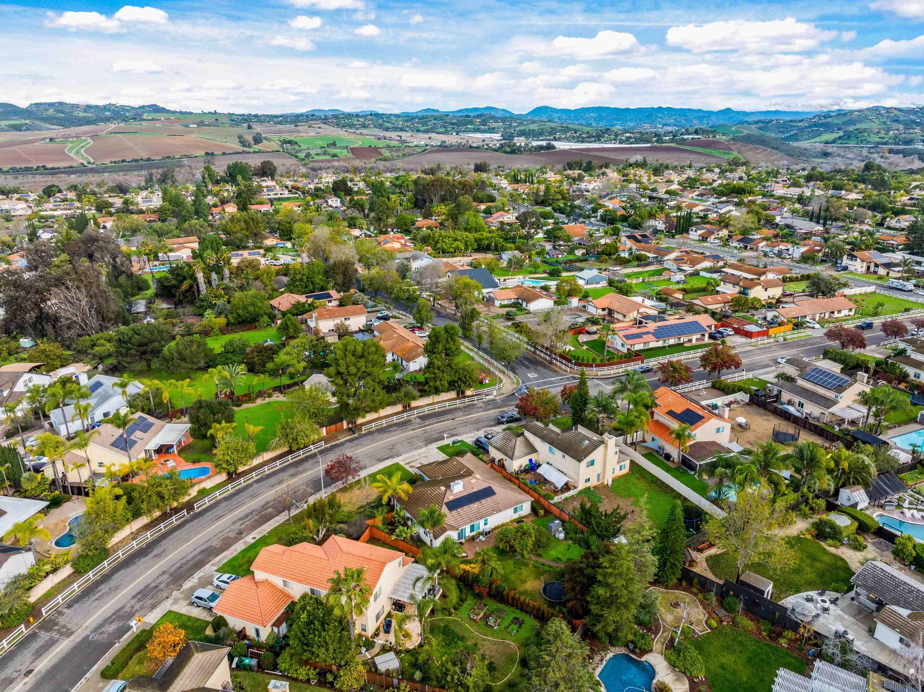 Detail Gallery Image 9 of 18 For 5761  Spur Ave, Oceanside,  CA 92057 - 4 Beds | 2 Baths