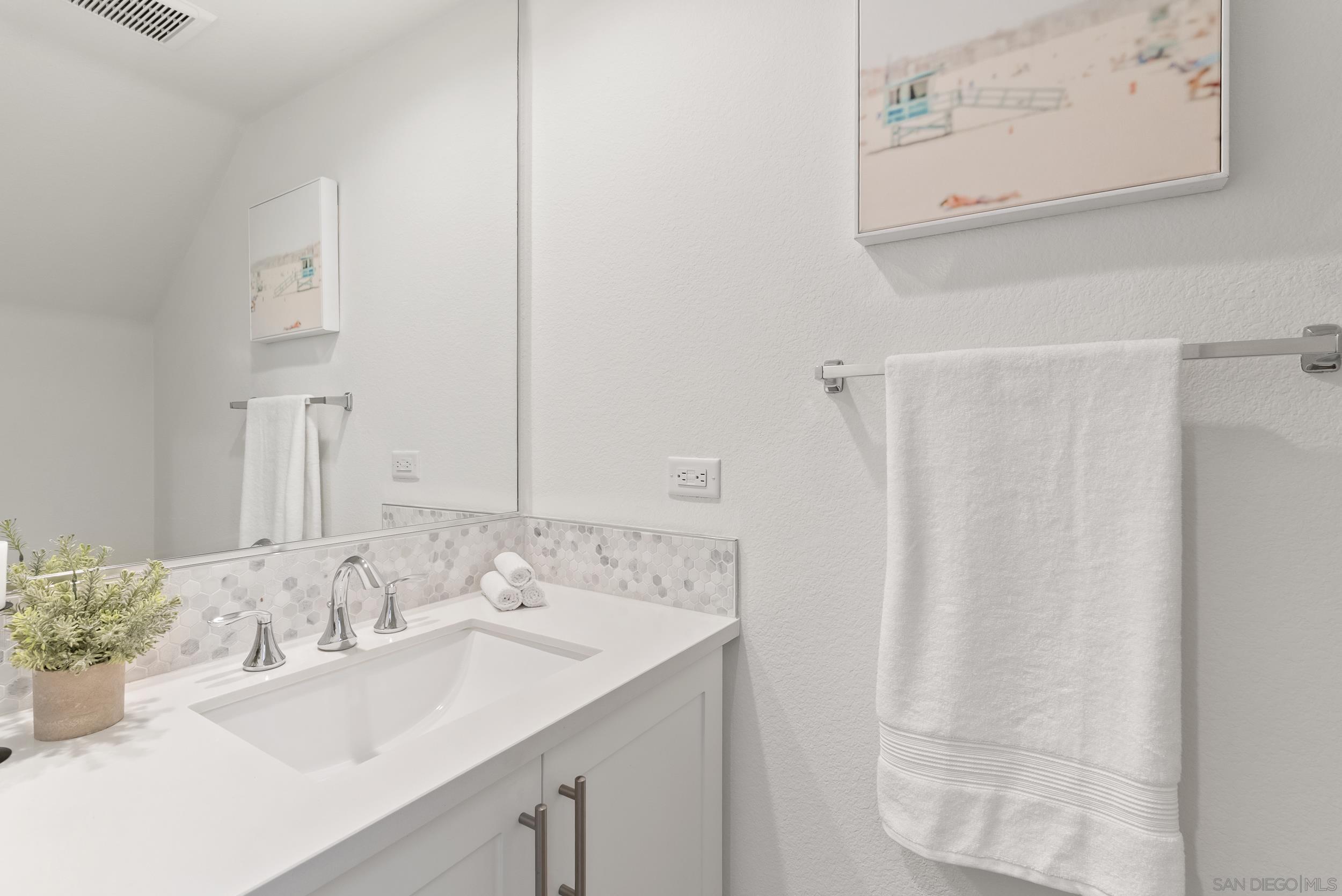 Detail Gallery Image 18 of 62 For 3304  Telaga Rd, Carlsbad,  CA 92010 - 4 Beds | 2/1 Baths