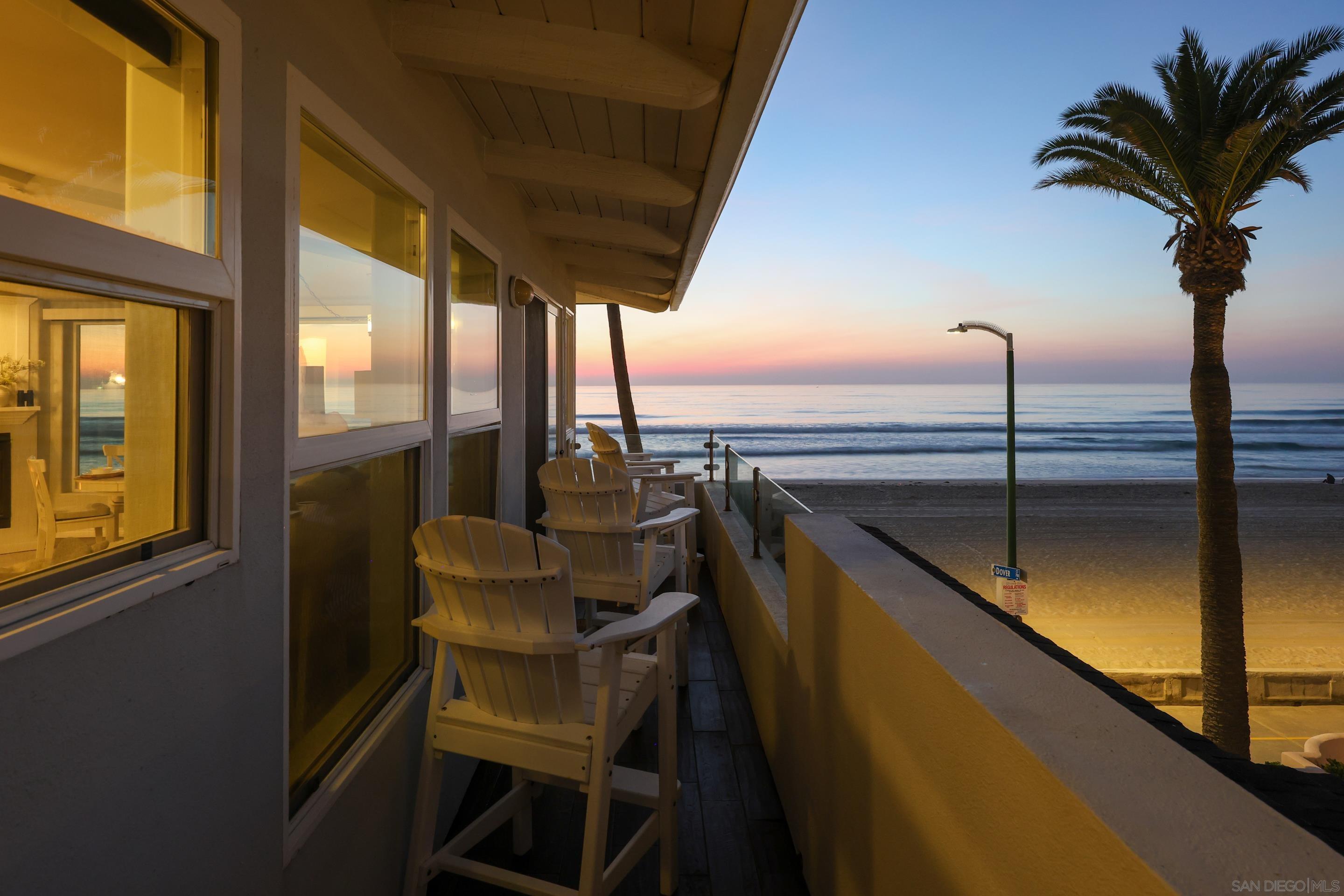 Detail Gallery Image 13 of 33 For 2949  Ocean Front Walk, San Diego,  CA 92109 - 3 Beds | 3 Baths