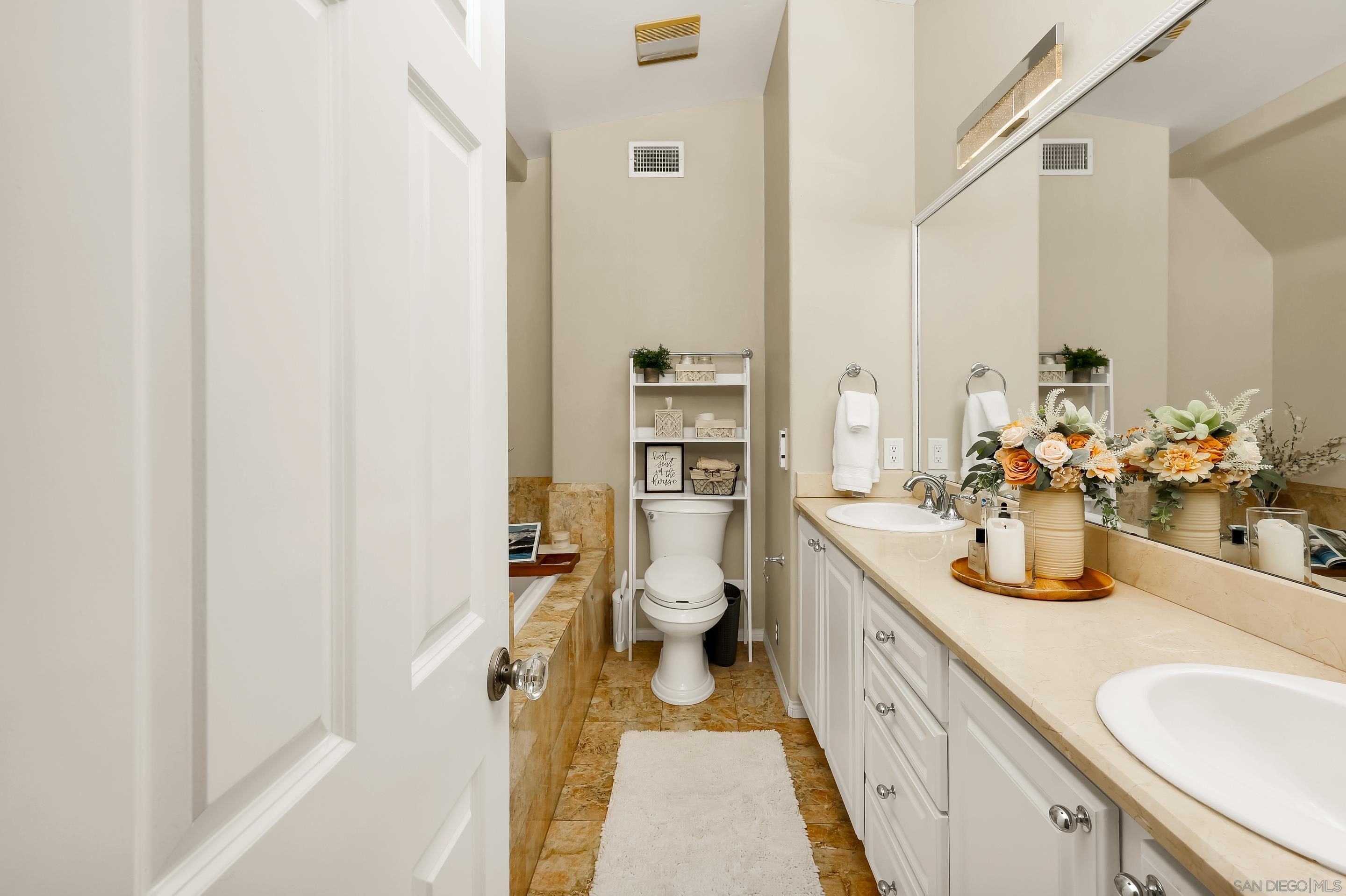 Detail Gallery Image 16 of 33 For 2949  Ocean Front Walk, San Diego,  CA 92109 - 3 Beds | 3 Baths