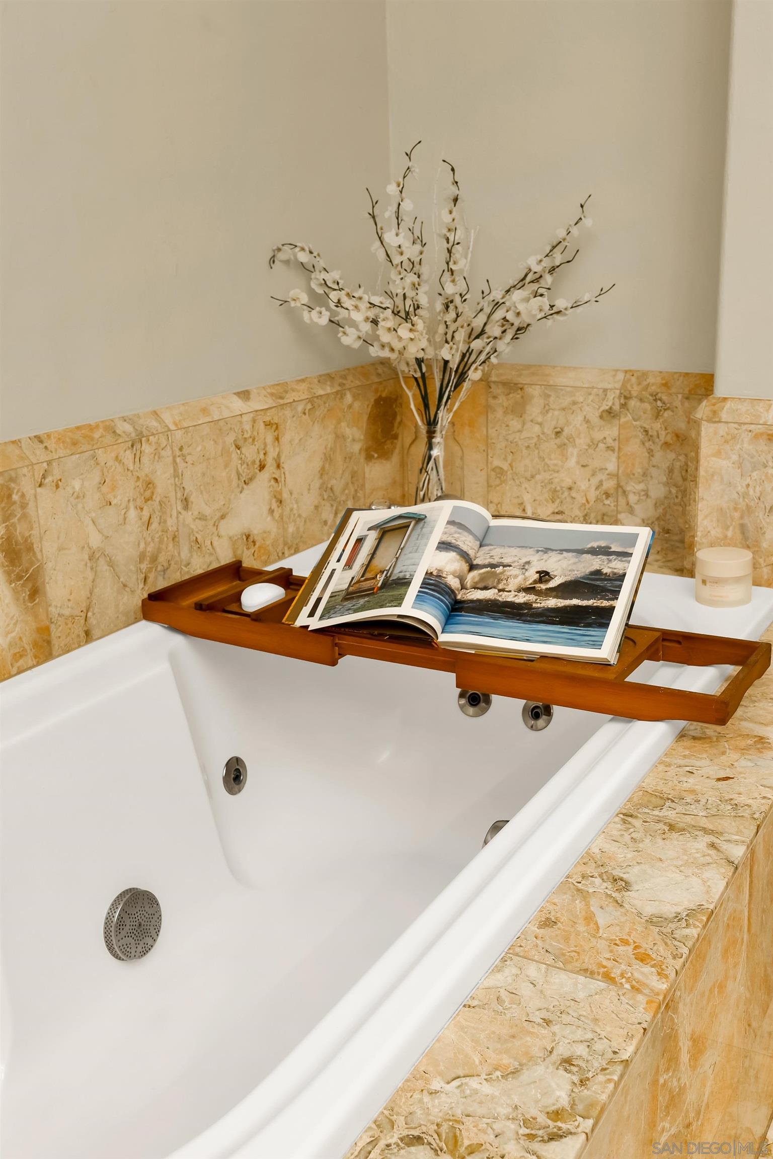 Detail Gallery Image 17 of 33 For 2949  Ocean Front Walk, San Diego,  CA 92109 - 3 Beds | 3 Baths