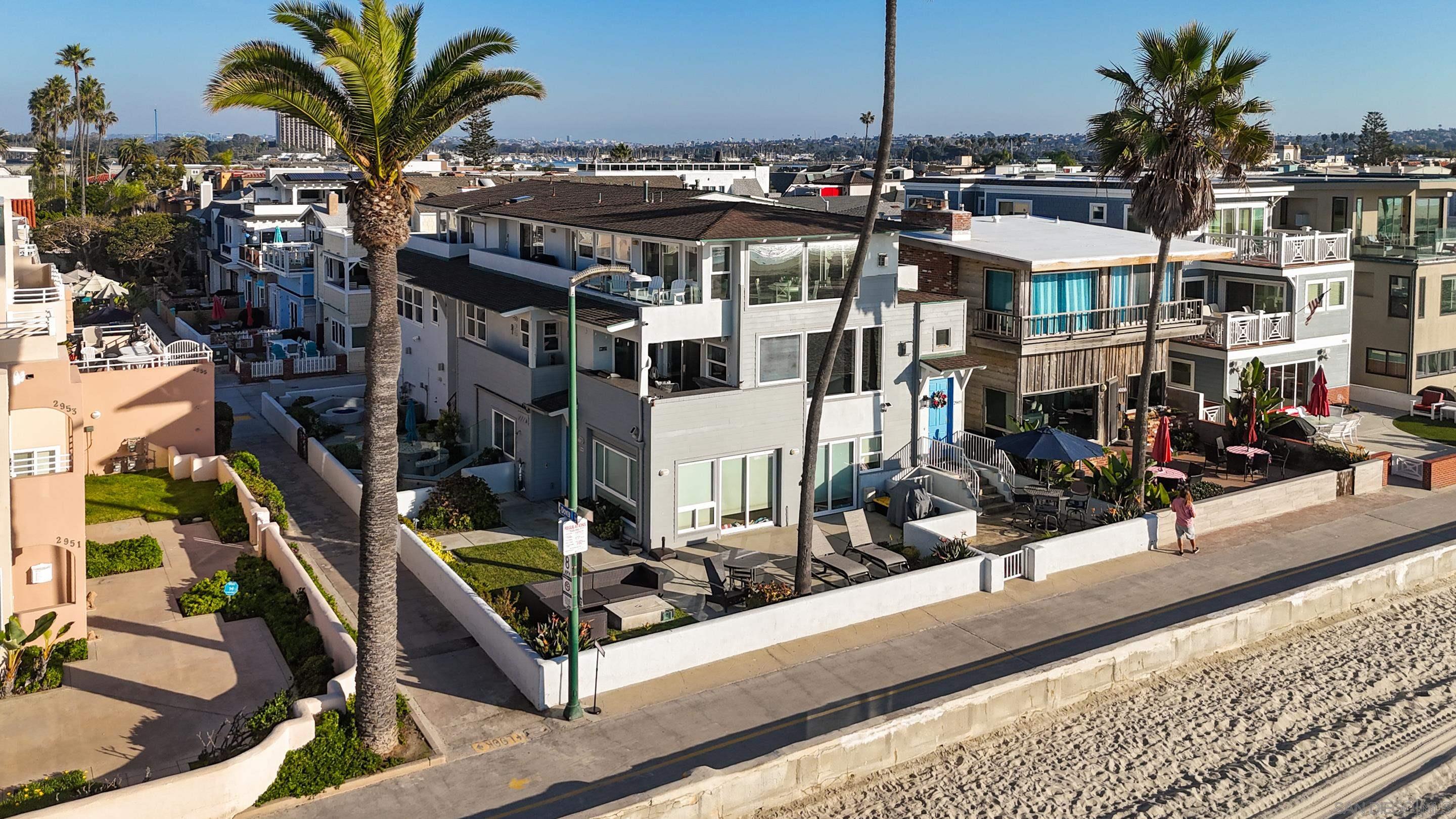 Detail Gallery Image 28 of 33 For 2949  Ocean Front Walk, San Diego,  CA 92109 - 3 Beds | 3 Baths