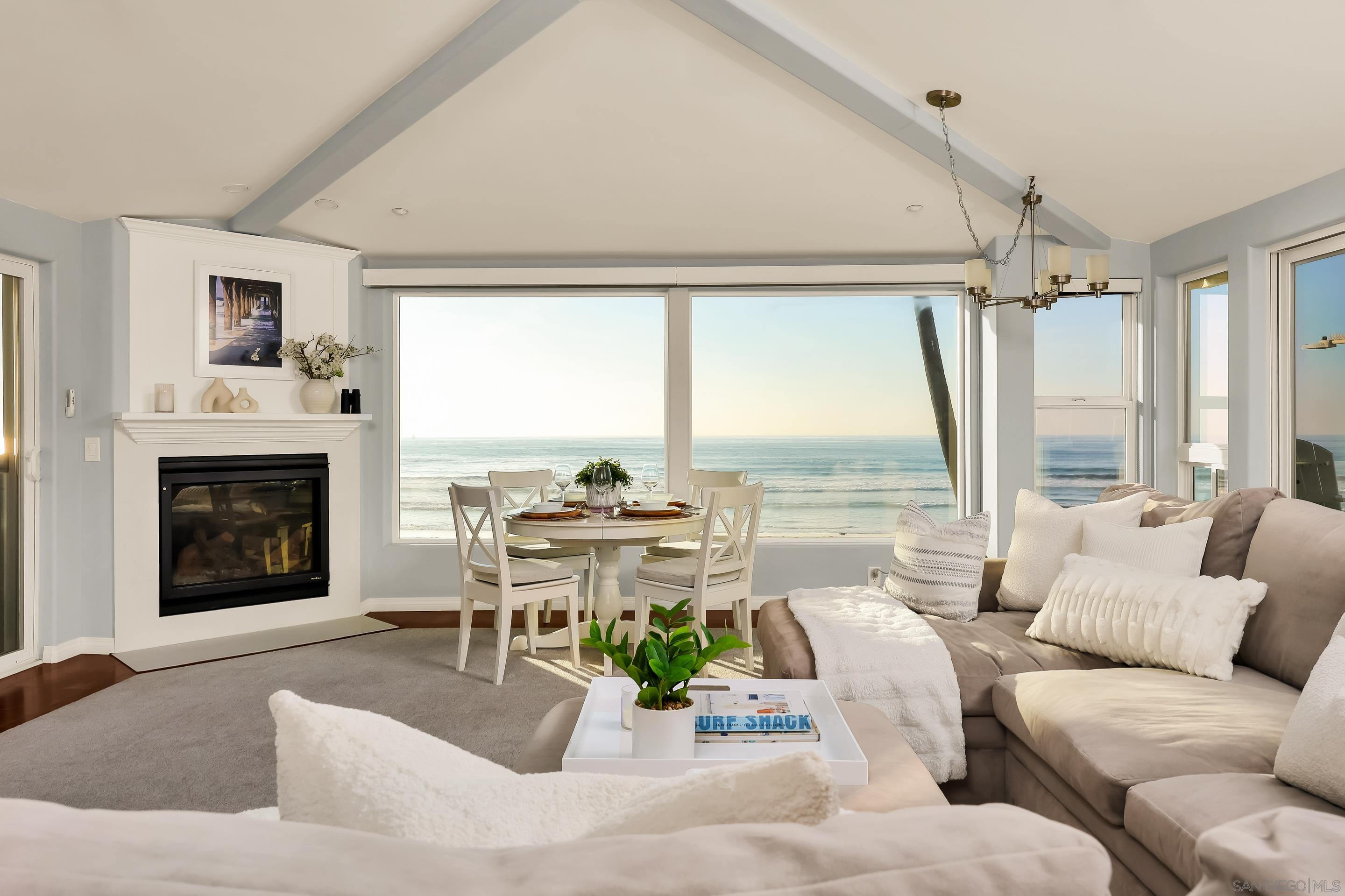 Detail Gallery Image 4 of 33 For 2949  Ocean Front Walk, San Diego,  CA 92109 - 3 Beds | 3 Baths