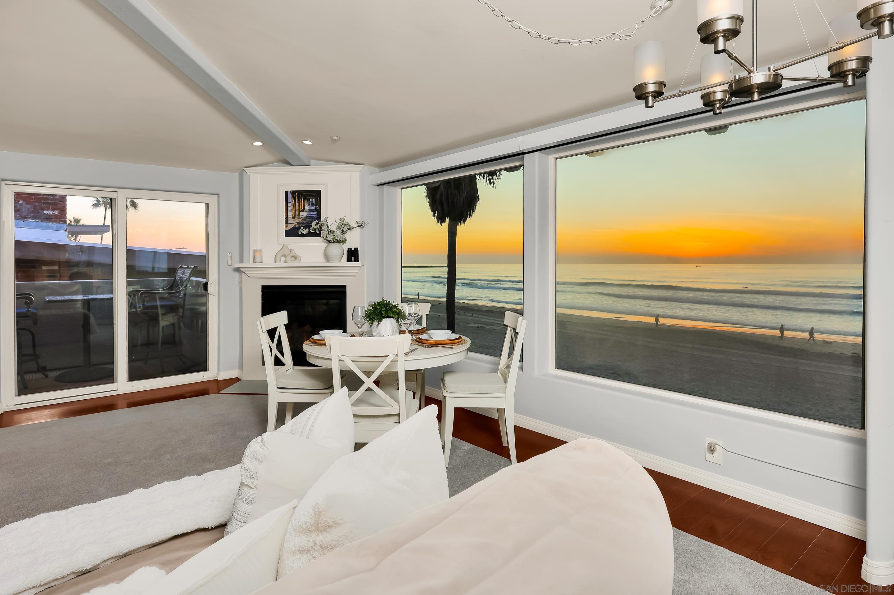 Detail Gallery Image 9 of 33 For 2949  Ocean Front Walk, San Diego,  CA 92109 - 3 Beds | 3 Baths