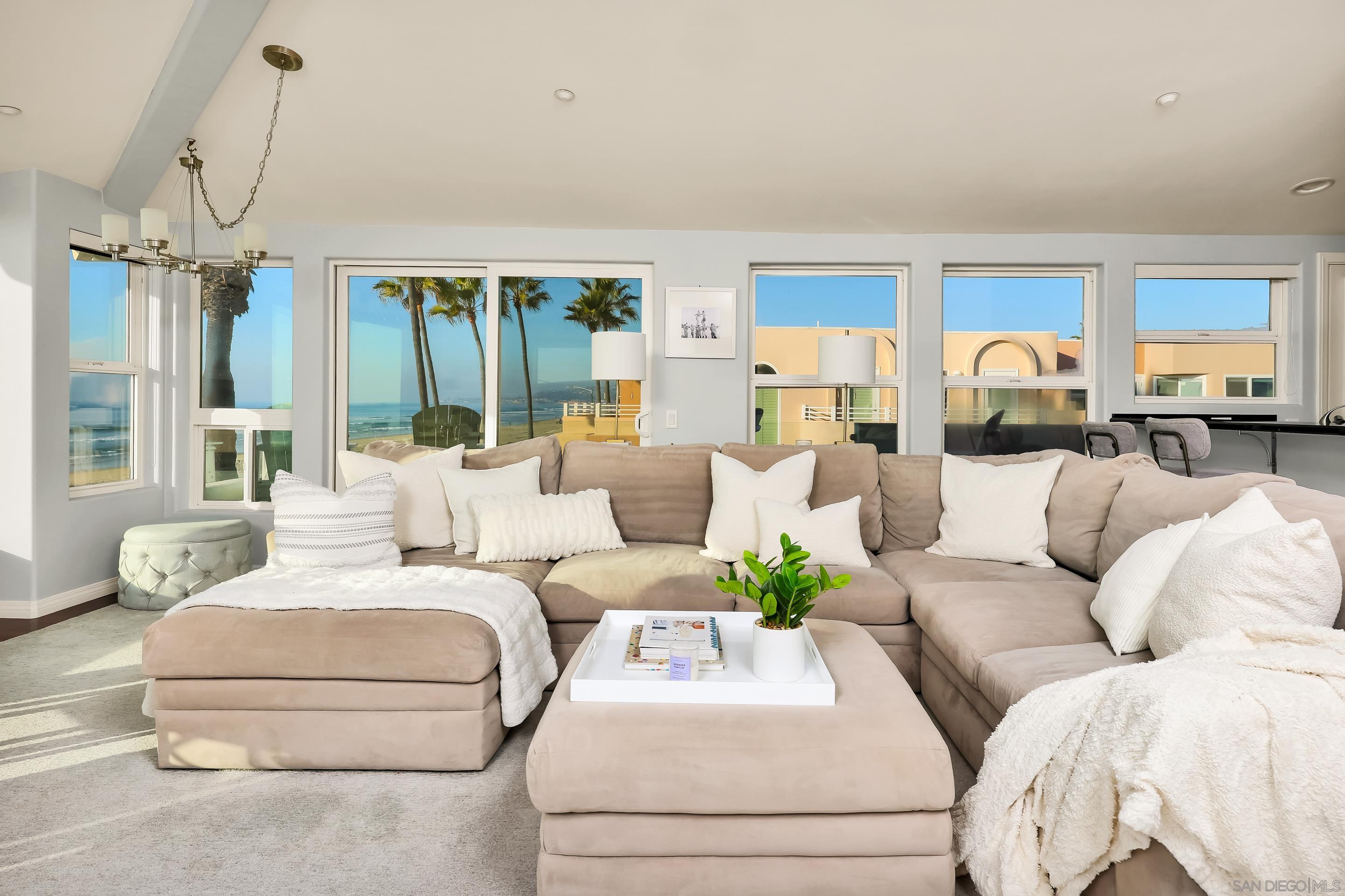 Detail Gallery Image 11 of 34 For 2949  Ocean Front Walk, San Diego,  CA 92109 - 3 Beds | 3 Baths