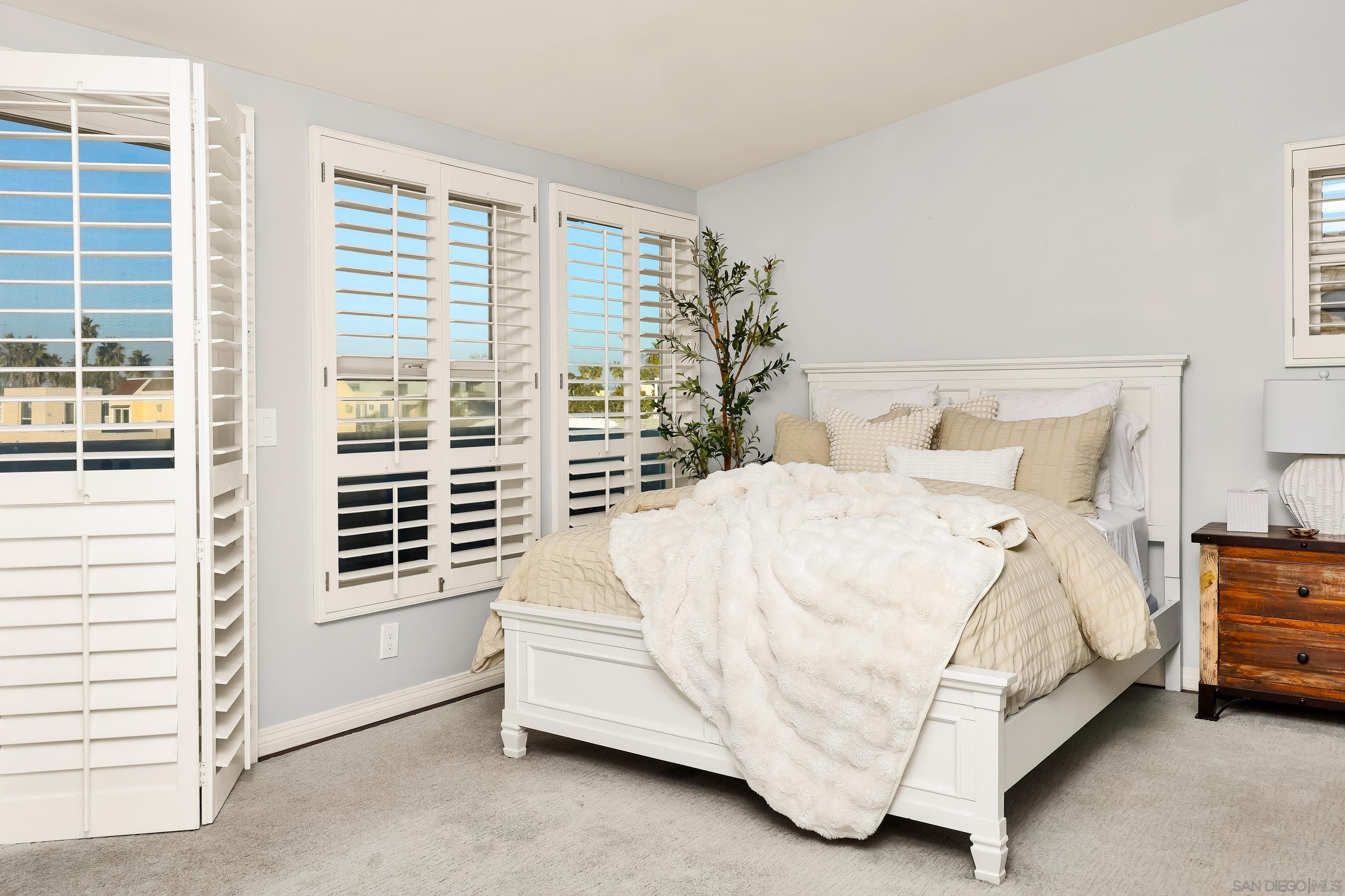 Detail Gallery Image 17 of 34 For 2949  Ocean Front Walk, San Diego,  CA 92109 - 3 Beds | 3 Baths