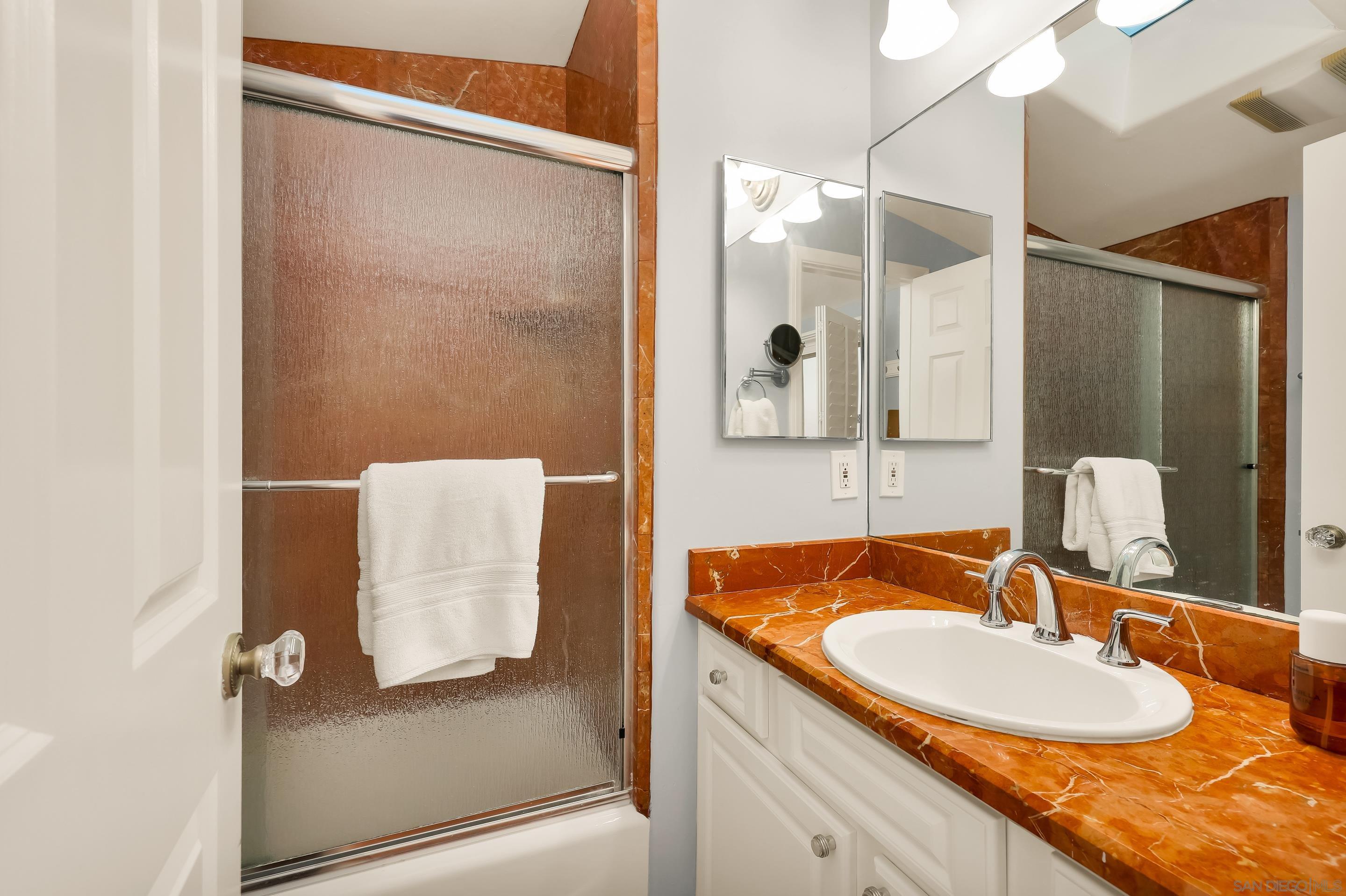 Detail Gallery Image 20 of 34 For 2949  Ocean Front Walk, San Diego,  CA 92109 - 3 Beds | 3 Baths