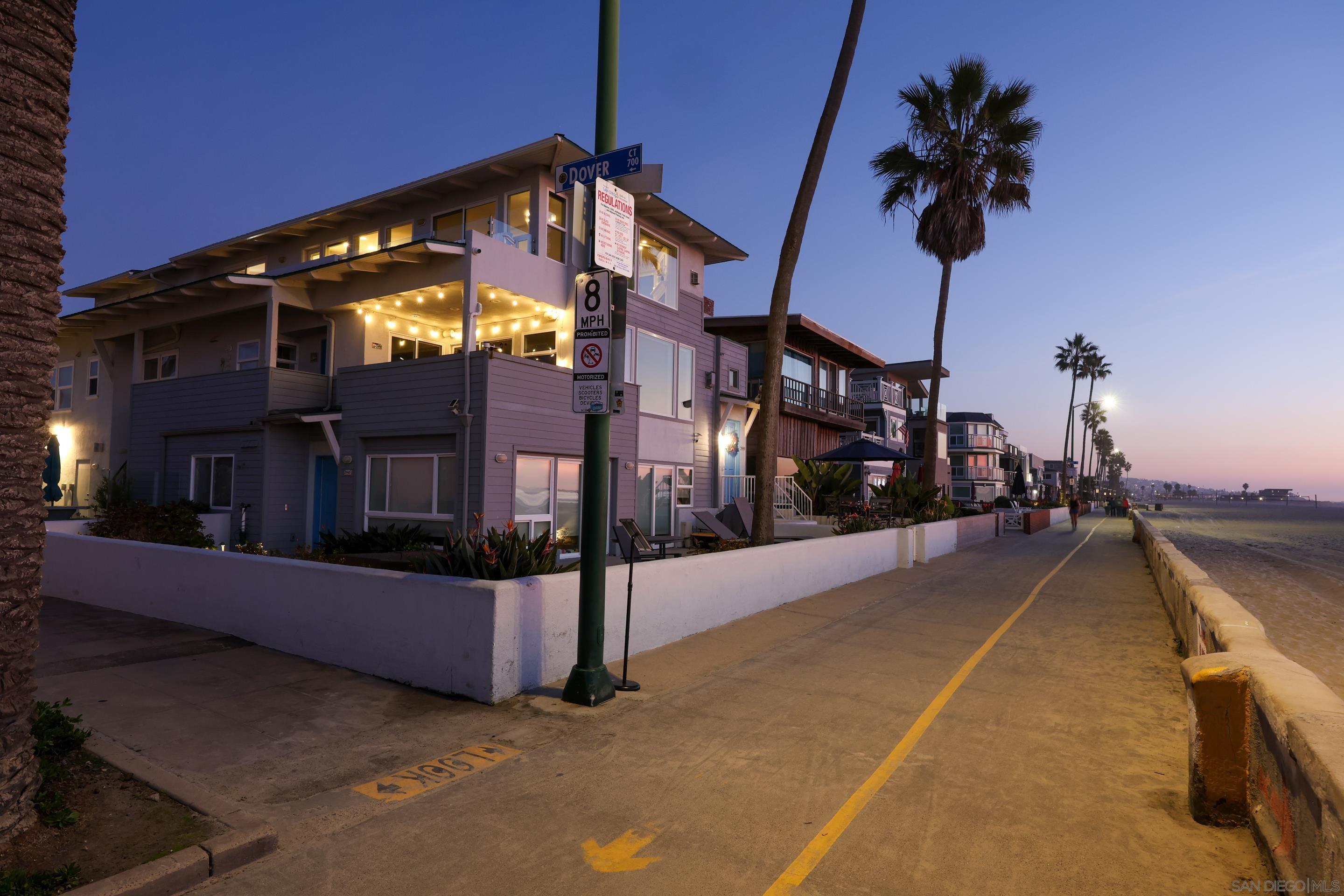 Detail Gallery Image 24 of 34 For 2949  Ocean Front Walk, San Diego,  CA 92109 - 3 Beds | 3 Baths