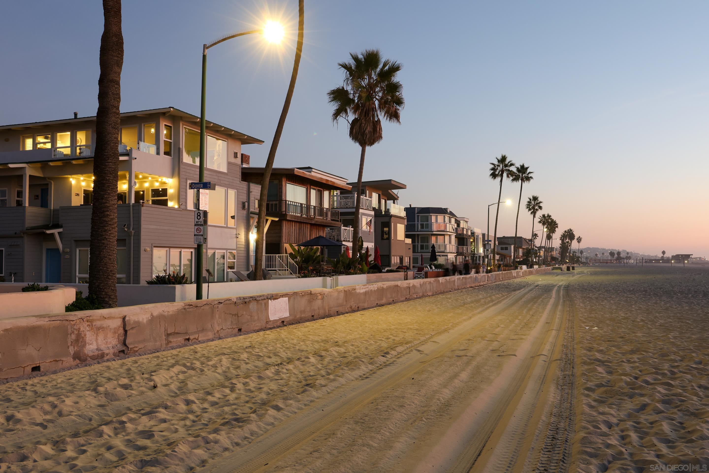 Detail Gallery Image 33 of 34 For 2949  Ocean Front Walk, San Diego,  CA 92109 - 3 Beds | 3 Baths