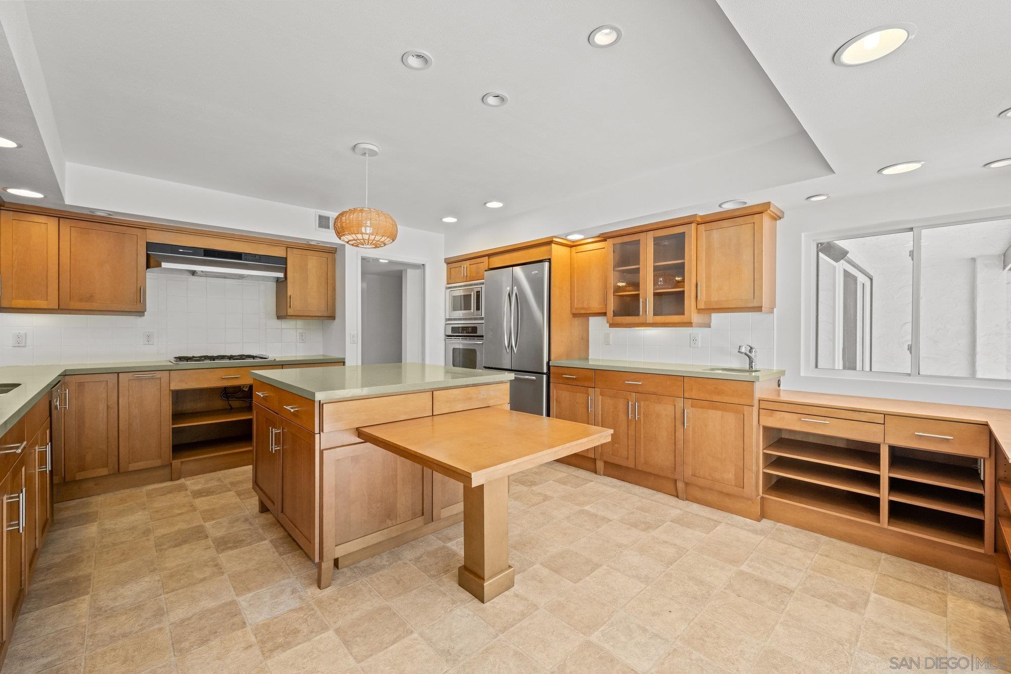 Detail Gallery Image 12 of 31 For 1640  El Paso Real, La Jolla,  CA 92037 - 4 Beds | 3 Baths