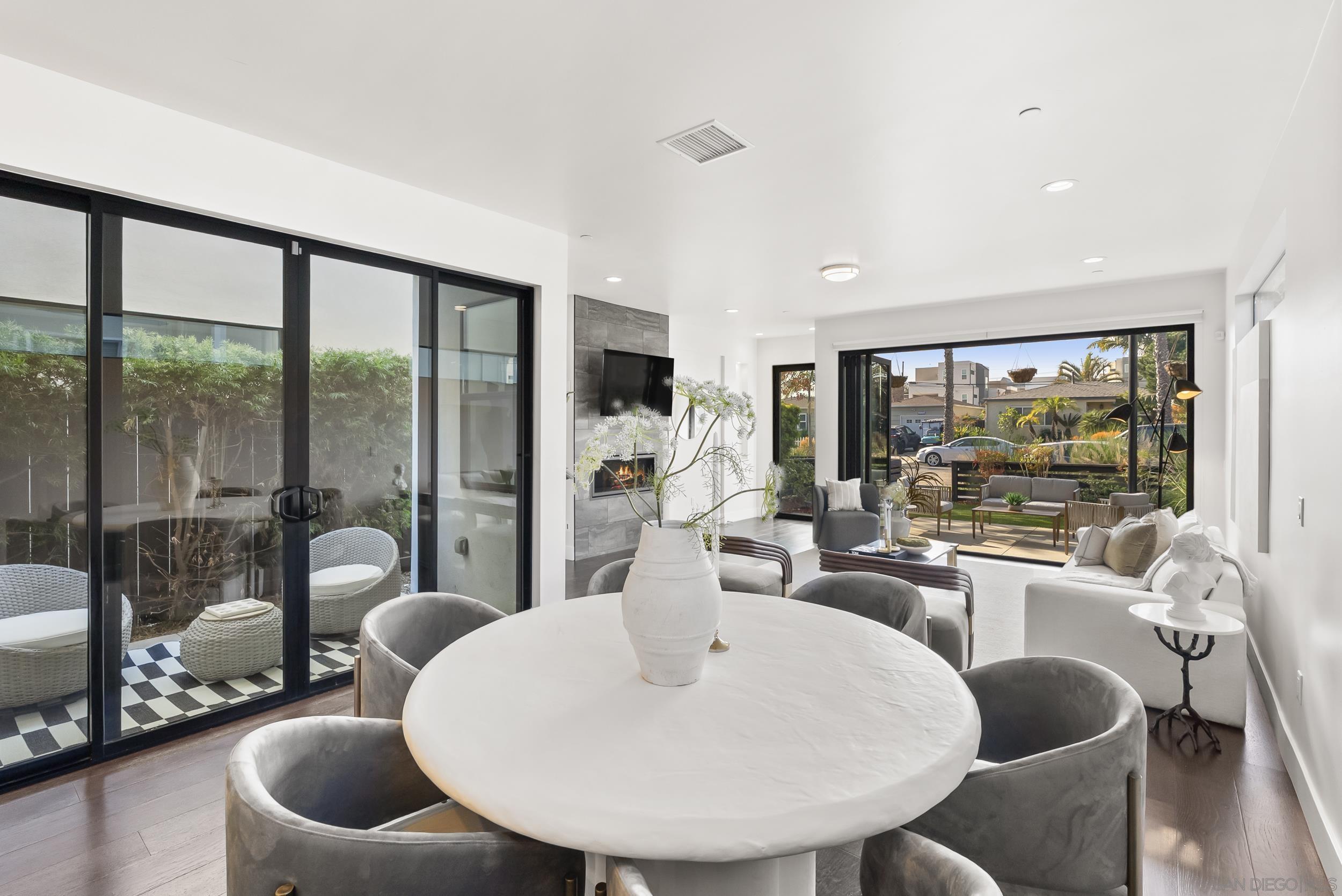 Detail Gallery Image 14 of 34 For 3913  Kendall St, San Diego,  CA 92109 - 4 Beds | 3/1 Baths