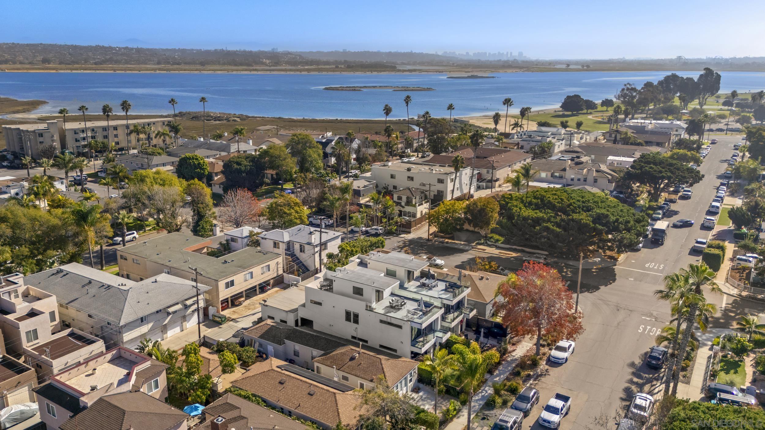 Detail Gallery Image 34 of 34 For 3913  Kendall St, San Diego,  CA 92109 - 4 Beds | 3/1 Baths