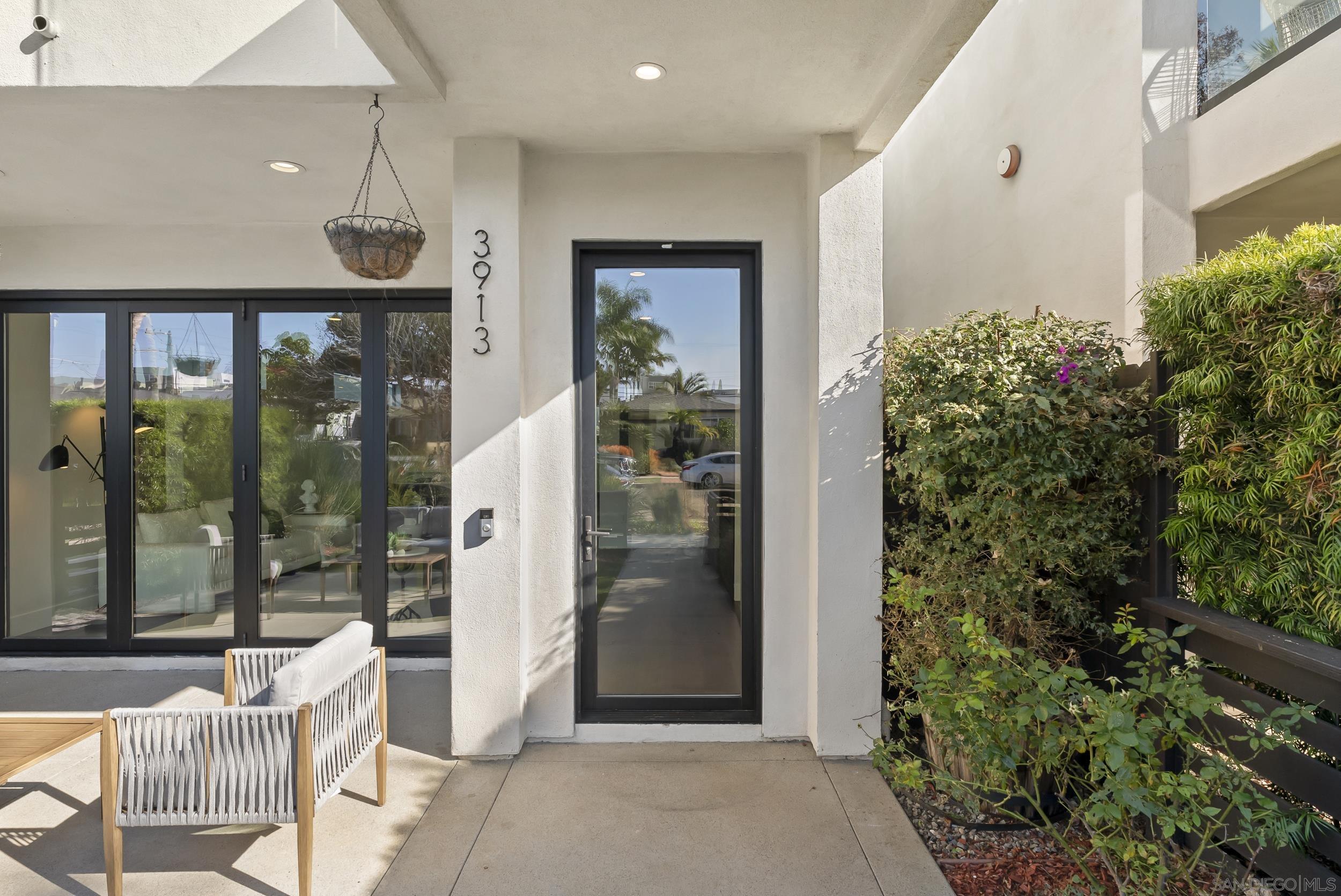 Detail Gallery Image 5 of 34 For 3913  Kendall St, San Diego,  CA 92109 - 4 Beds | 3/1 Baths