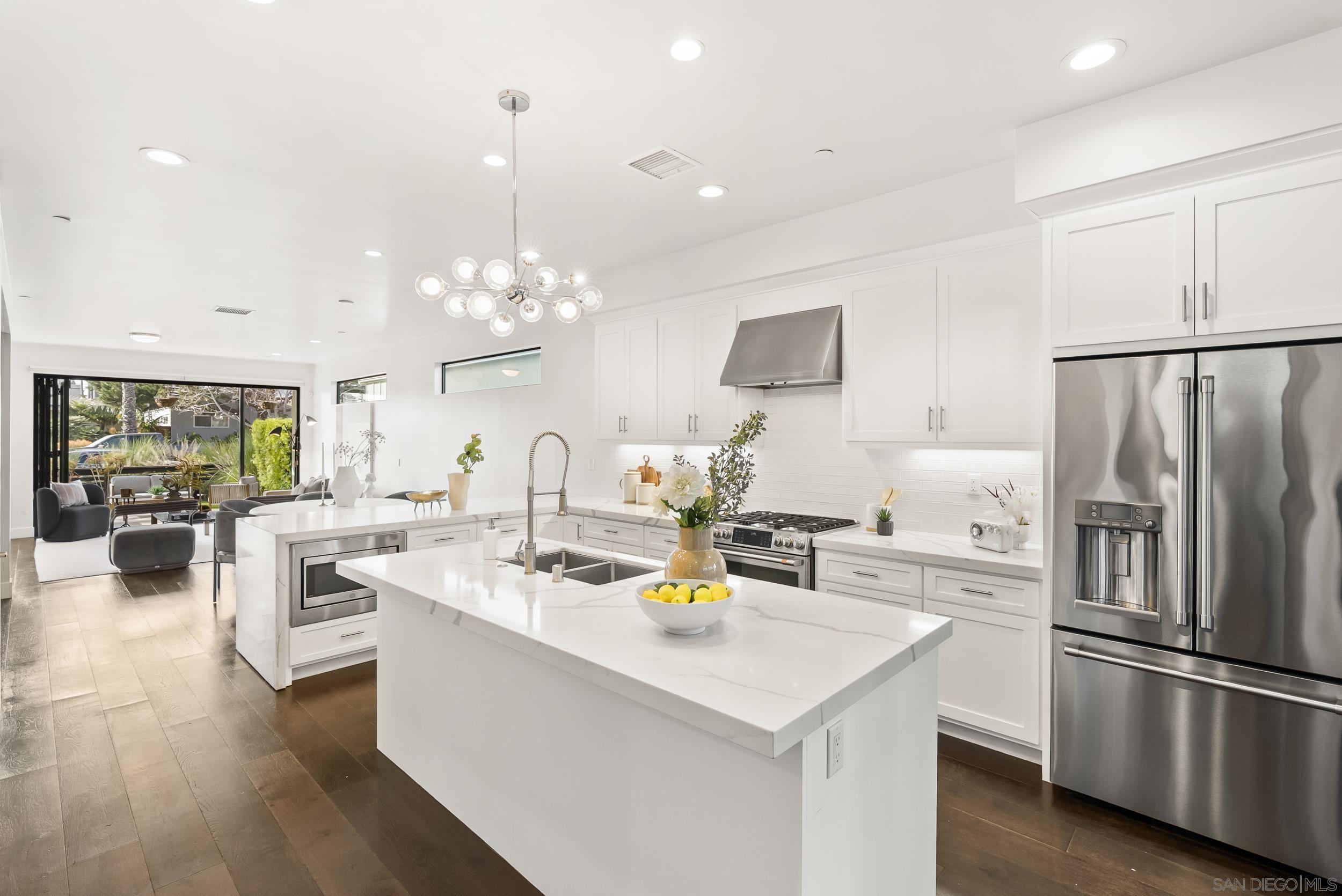 Detail Gallery Image 10 of 34 For 3913  Kendall St, San Diego,  CA 92109 - 4 Beds | 3/1 Baths