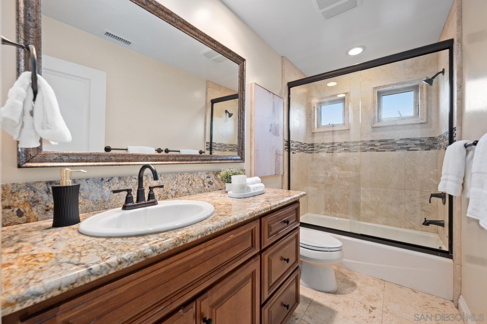 Detail Gallery Image 19 of 36 For 3957  Lamont St, San Diego,  CA 92109 - 2 Beds | 2/1 Baths