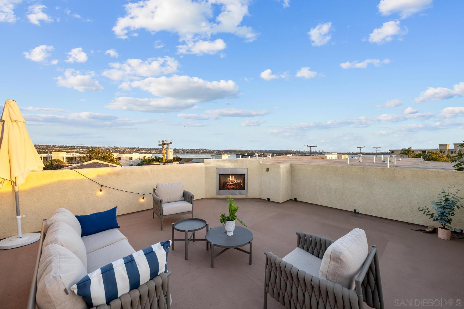 Detail Gallery Image 3 of 36 For 3957  Lamont St, San Diego,  CA 92109 - 2 Beds | 2/1 Baths