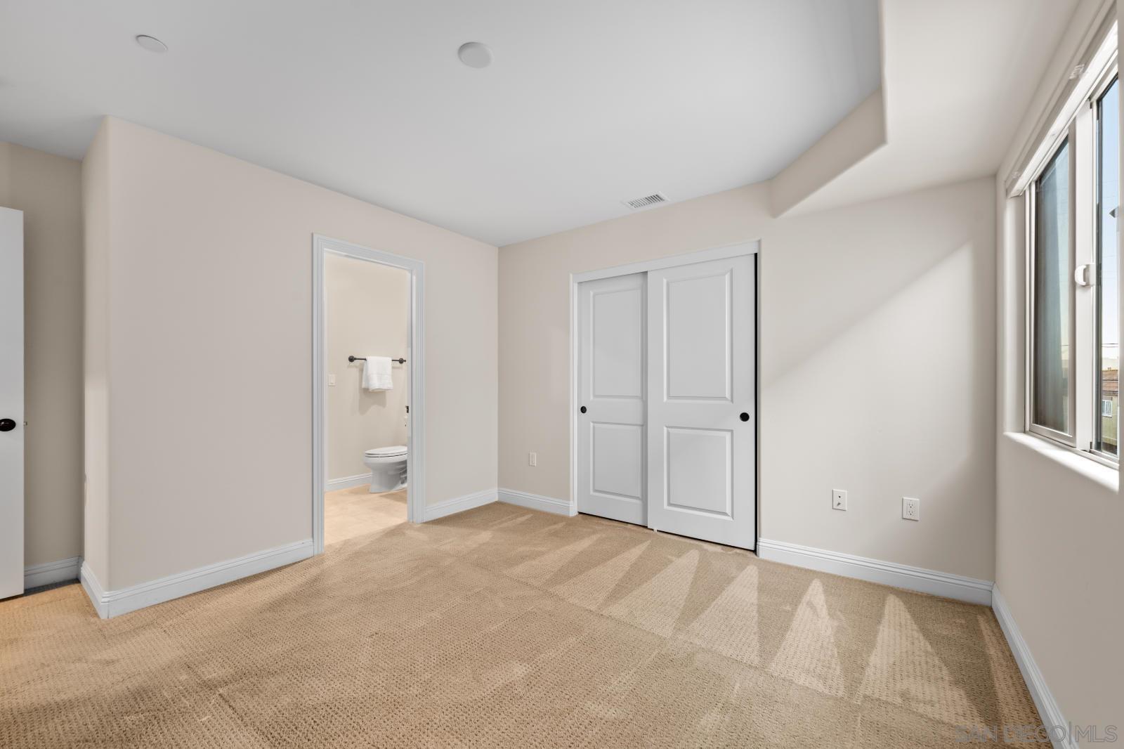 Detail Gallery Image 21 of 36 For 3957  Lamont St, San Diego,  CA 92109 - 2 Beds | 2/1 Baths