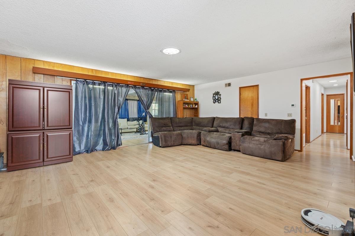 Detail Gallery Image 12 of 19 For 3000  Blackwell Dr, Vista,  CA 92084 - 3 Beds | 3 Baths