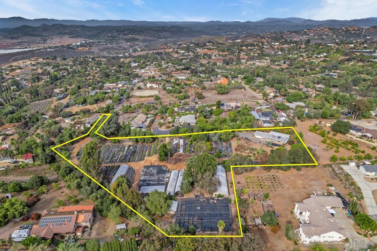 Detail Gallery Image 5 of 19 For 3000  Blackwell Dr, Vista,  CA 92084 - 3 Beds | 3 Baths