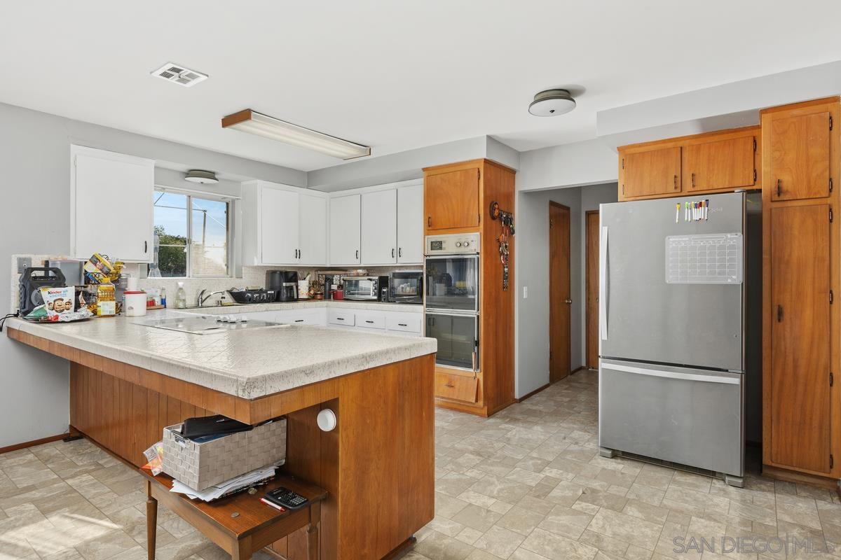 Detail Gallery Image 8 of 19 For 3000  Blackwell Dr, Vista,  CA 92084 - 3 Beds | 3 Baths