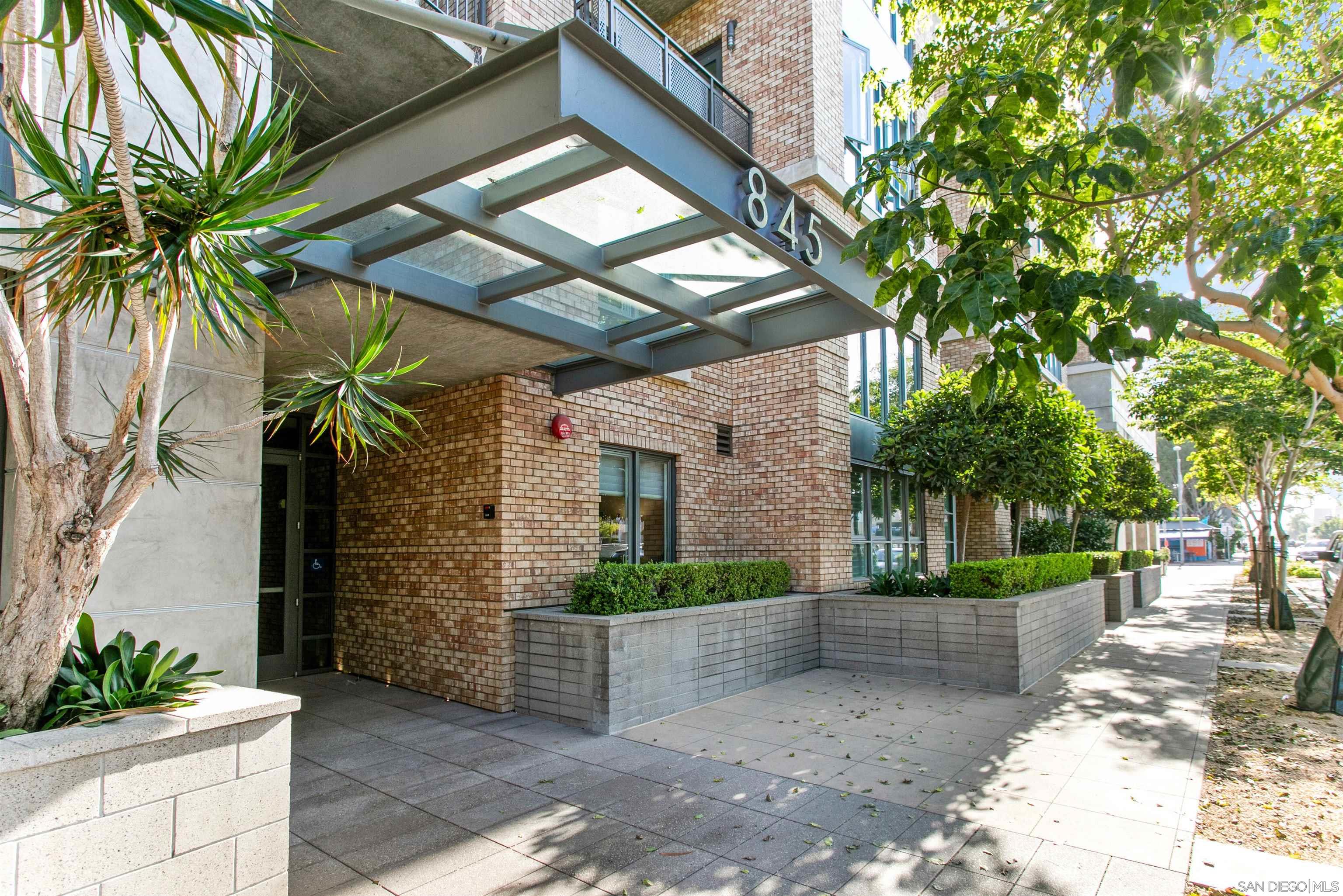 Detail Gallery Image 2 of 40 For 845  Fort Stockton  #312,  San Diego,  CA 92103 - 4 Beds | 2 Baths