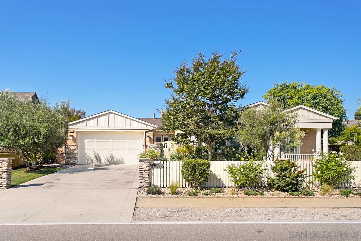 Detail Gallery Image 2 of 14 For 1938  Sheridan Road, Encinitas,  CA 92024 - 4 Beds | 3/1 Baths