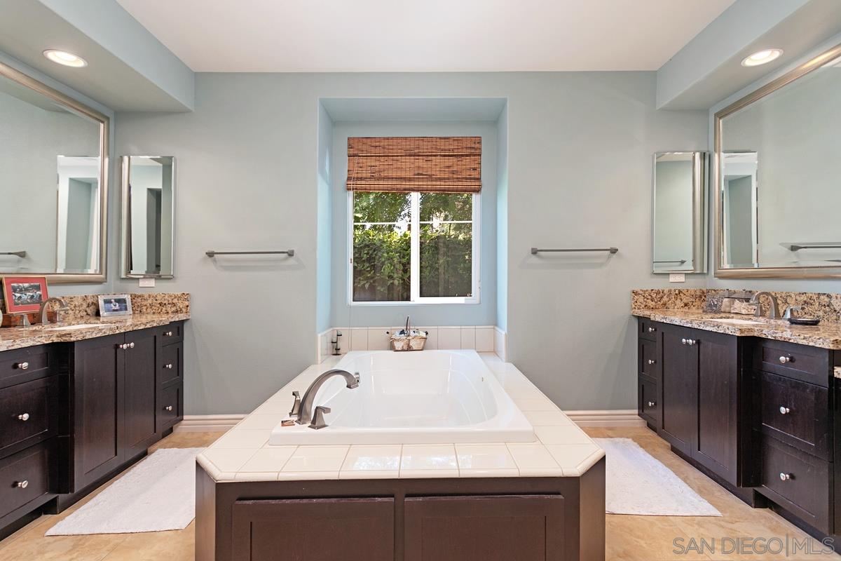 Detail Gallery Image 11 of 14 For 1938  Sheridan Road, Encinitas,  CA 92024 - 4 Beds | 3/1 Baths